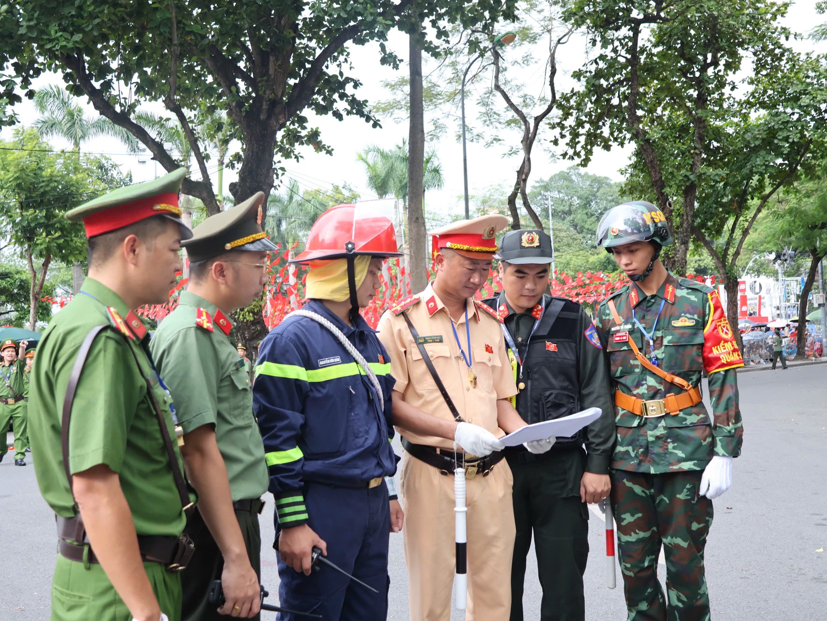 Công an Hà Nội tăng cường bám cơ sở, giữ vững bình yên từ gốc - ảnh 4