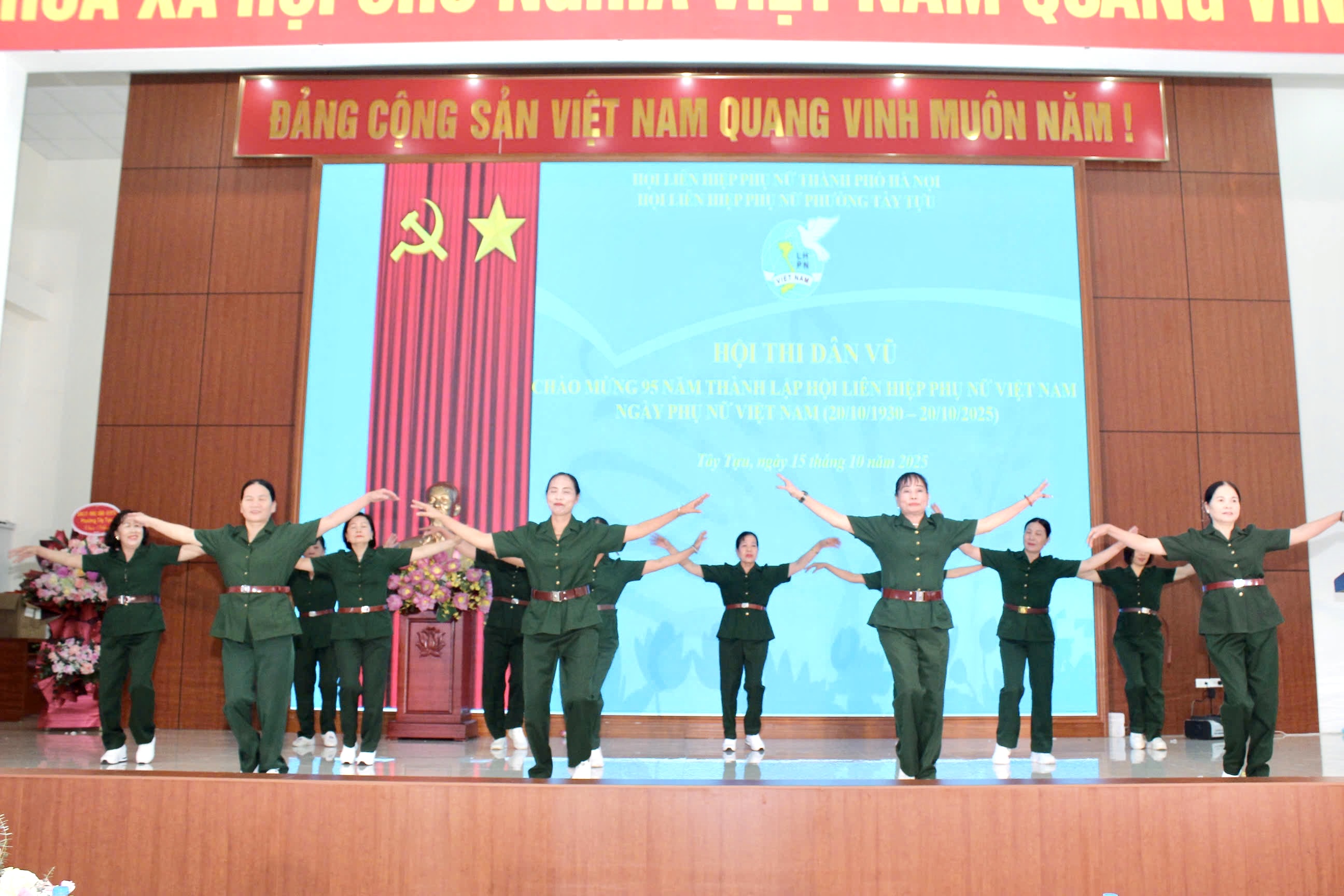 Sôi nổi hội thi dân vũ “Phụ nữ Tây Tựu khoẻ - đẹp - năng động” - ảnh 15