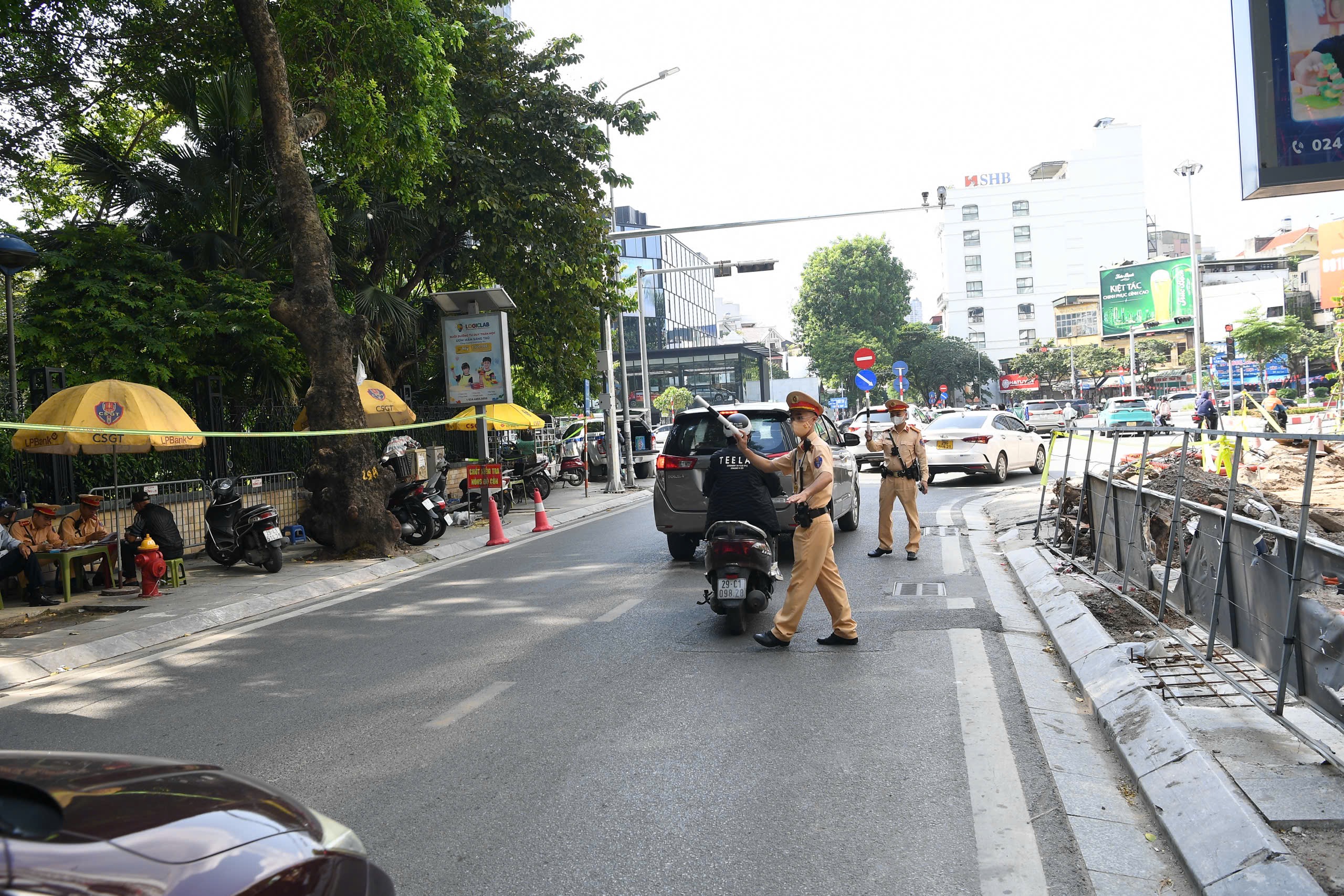 Hà Nội: Hàng chục tài xế vi phạm nồng độ cồn trong ngày đầu ra quân xử lý vi phạm nồng độ cồn - ảnh 6