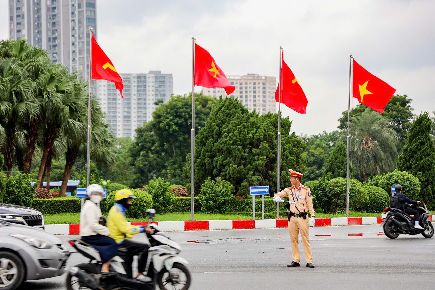 Diễn tập phương án bảo đảm trật tự, an toàn giao thông phục vụ Lễ mở ký Công ước Hà Nội - ảnh 4