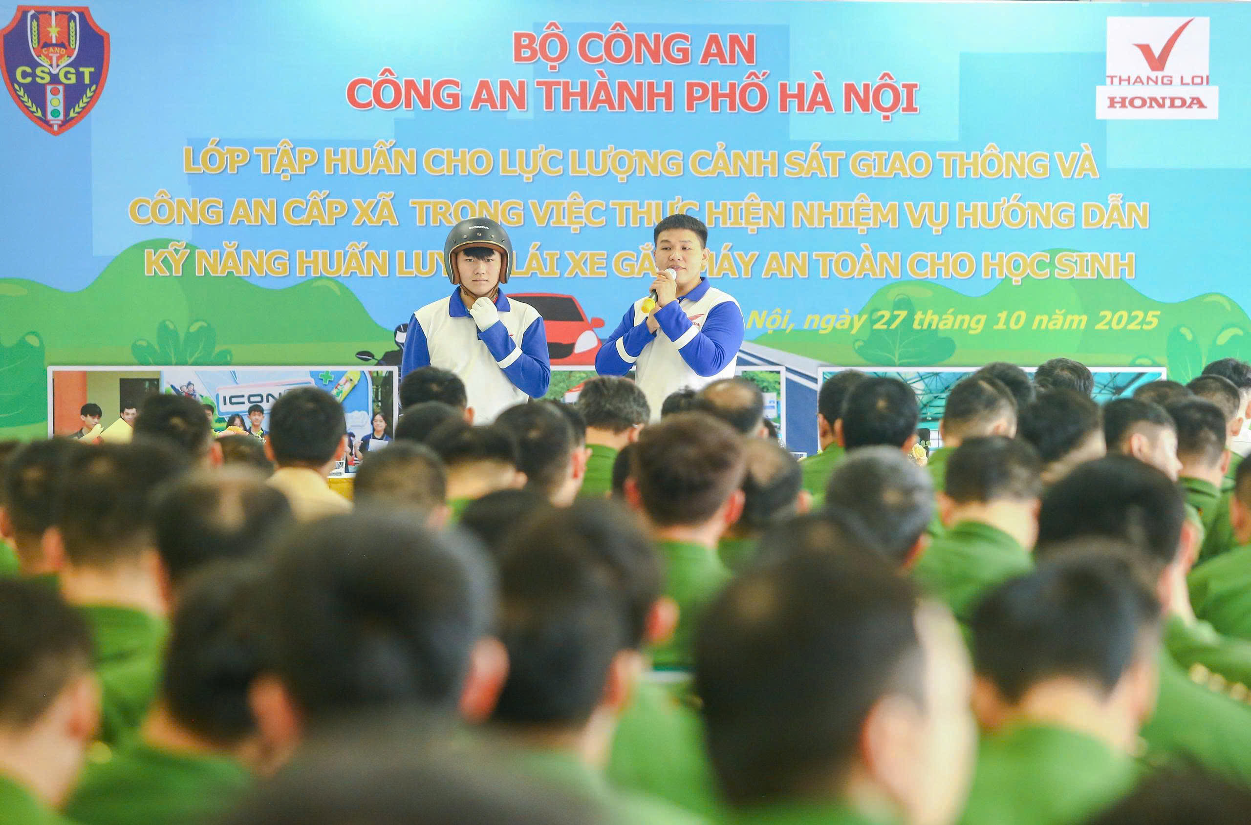 Hà Nội: Tập huấn kỹ năng hướng dẫn lái xe gắn máy an toàn cho lực lượng CSGT và Công an cấp xã  - ảnh 3