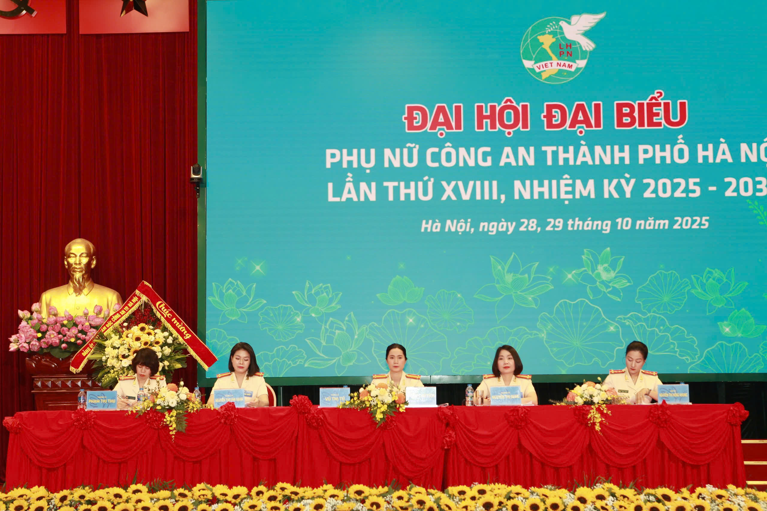 Phụ nữ Công an Thủ đô bản lĩnh, trí tuệ, nhân văn, sáng tạo, vì nhân dân phục vụ - ảnh 5