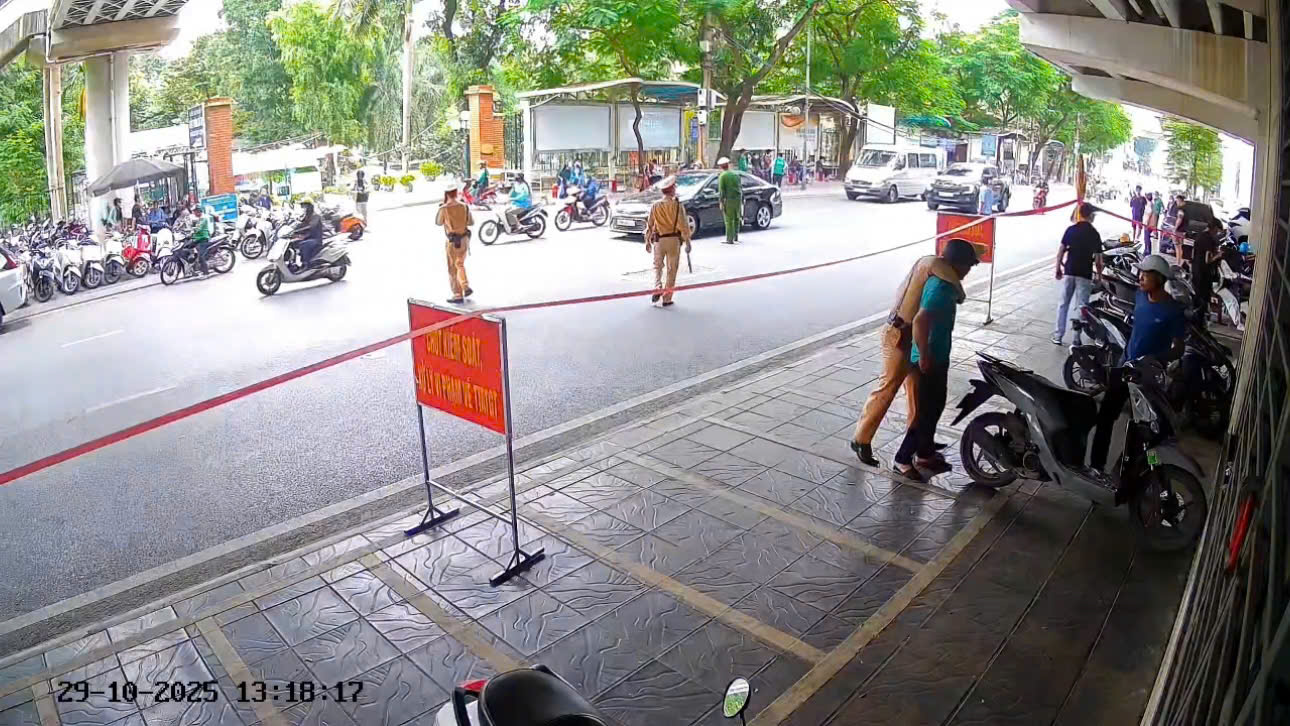 Phát hiện thanh niên tàng trữ ma túy khi tham gia giao thông - ảnh 1