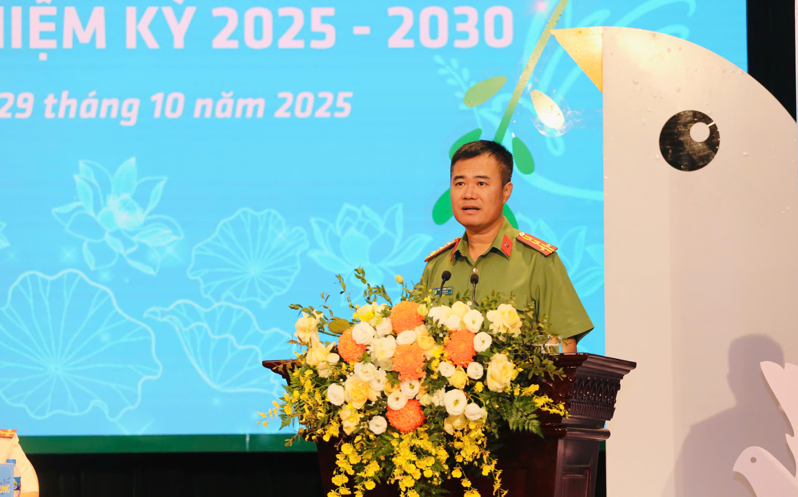 Phụ nữ Công an Thủ đô bản lĩnh, trí tuệ, nhân văn, sáng tạo, vì nhân dân phục vụ - ảnh 8