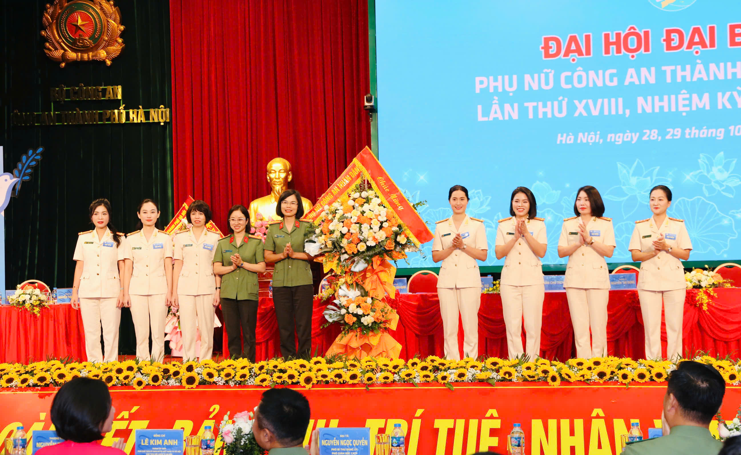 Phụ nữ Công an Thủ đô bản lĩnh, trí tuệ, nhân văn, sáng tạo, vì nhân dân phục vụ - ảnh 3