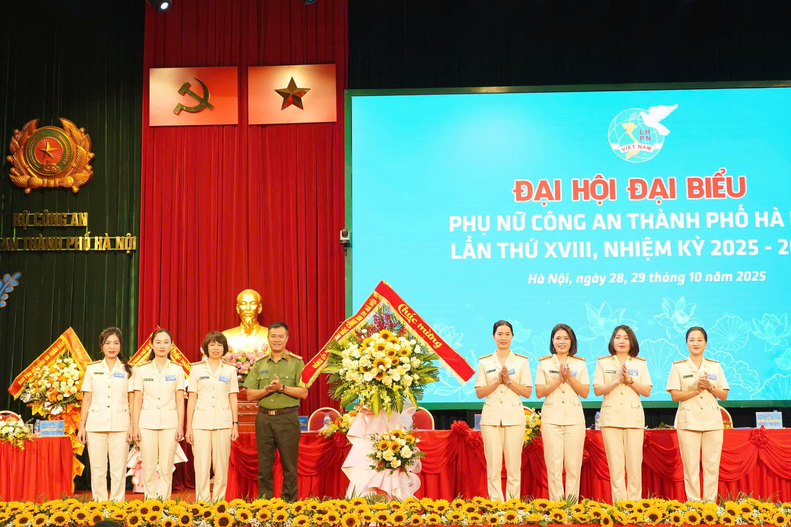 Phụ nữ Công an Thủ đô bản lĩnh, trí tuệ, nhân văn, sáng tạo, vì nhân dân phục vụ - ảnh 4