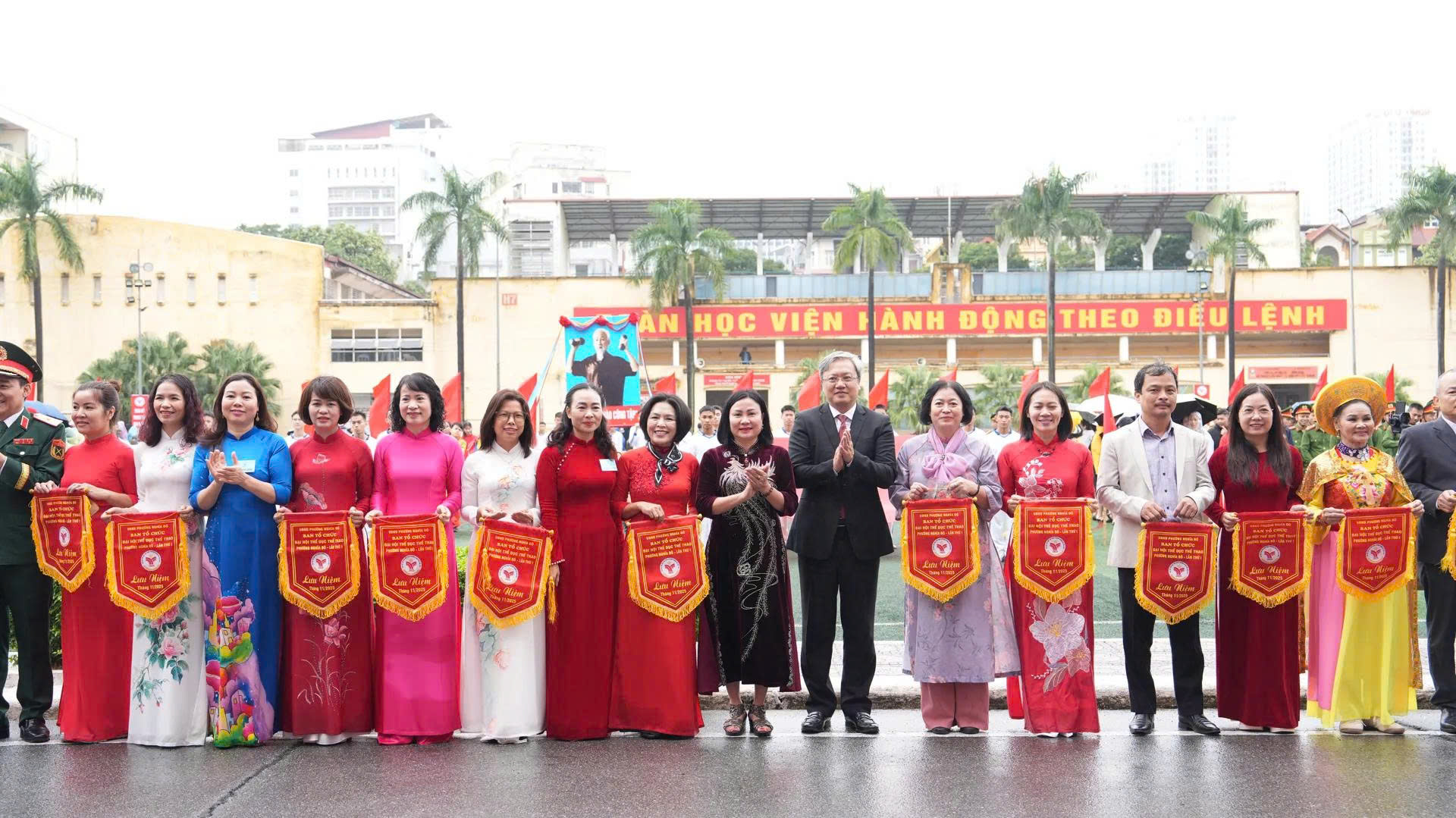 Tưng bừng khai mạc Đại hội TDTT phường Nghĩa Đô năm 2025 - ảnh 9