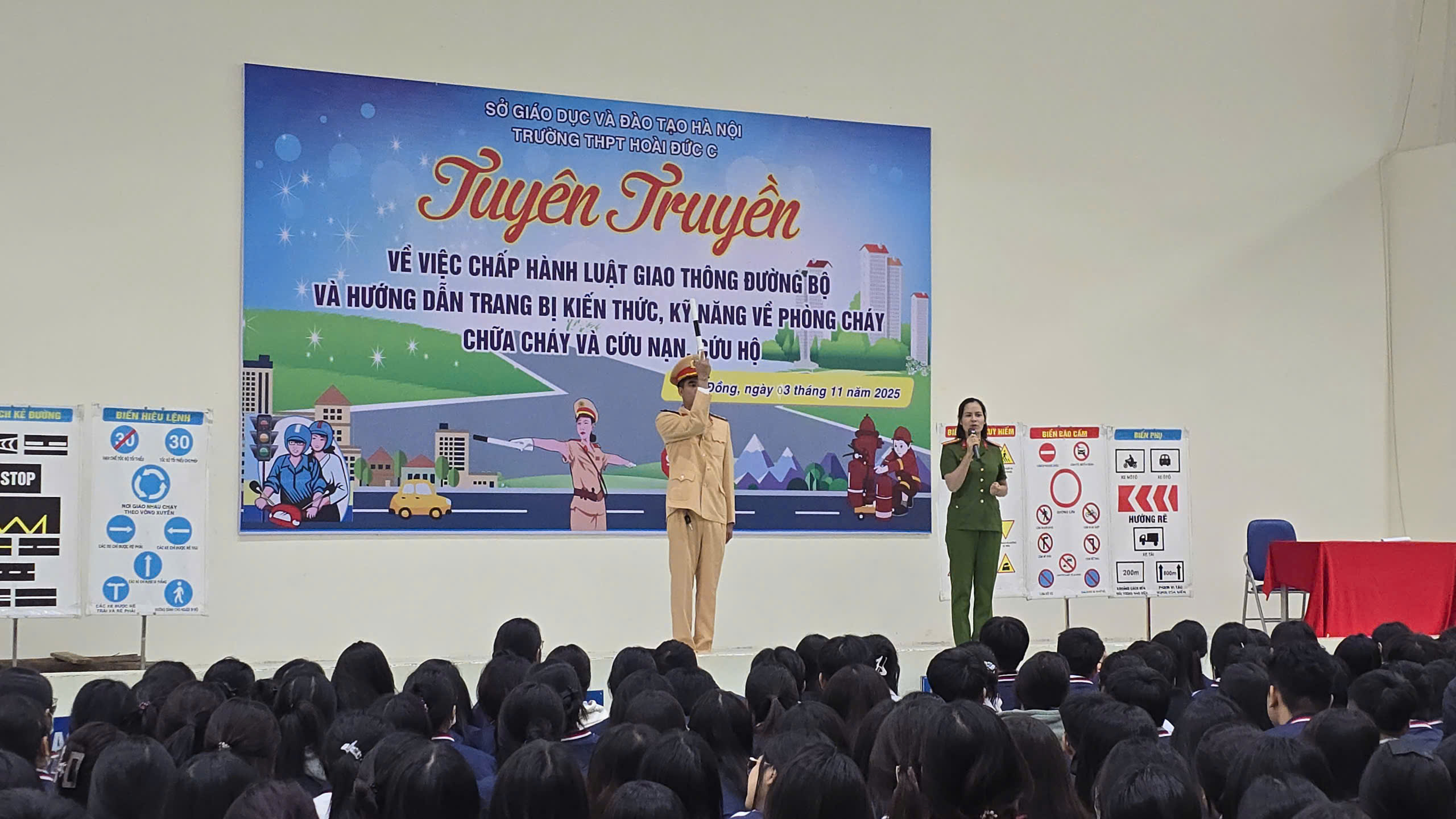 Xã Sơn Đồng: 1.457 học sinh THPT ký cam kết chấp hành Luật Trật tự, an toàn giao thông - ảnh 2