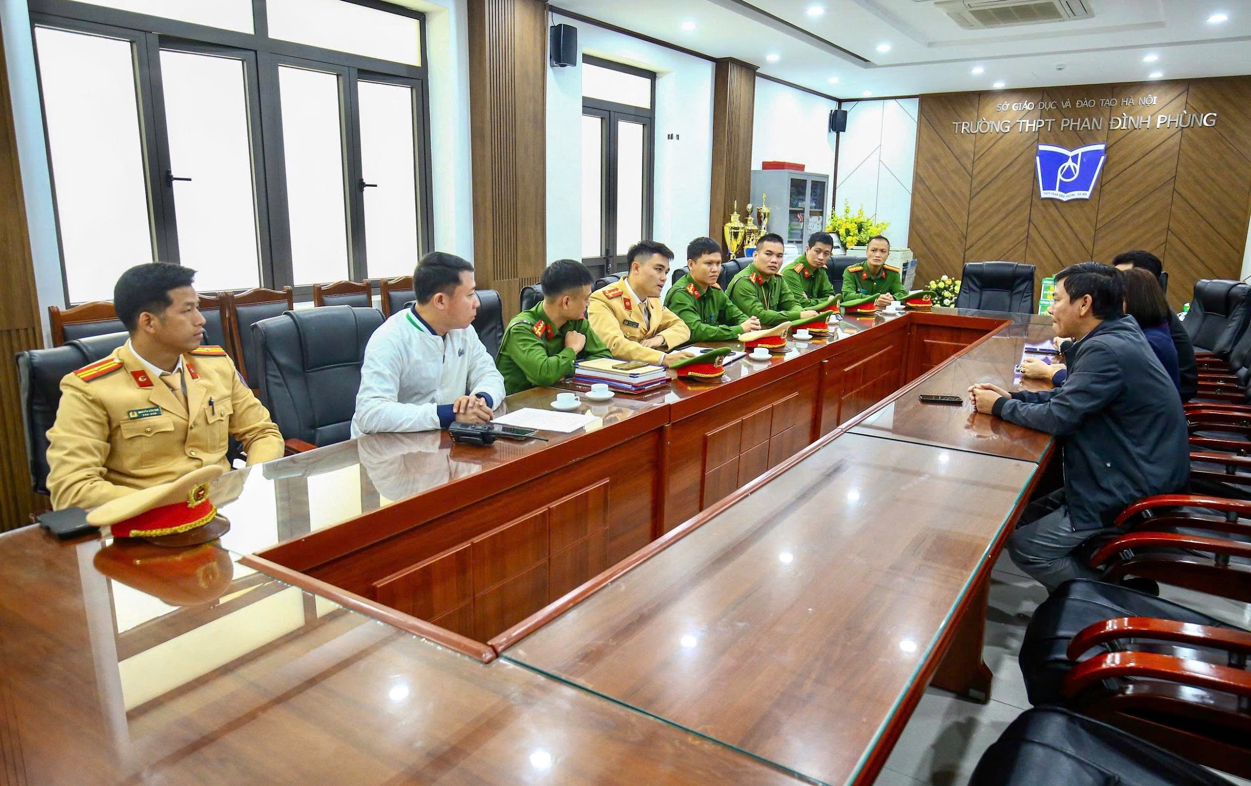 Hà Nội: Đồng loạt kiểm tra việc chấp hành pháp luật về trật tự an toàn giao thông của học sinh - ảnh 3