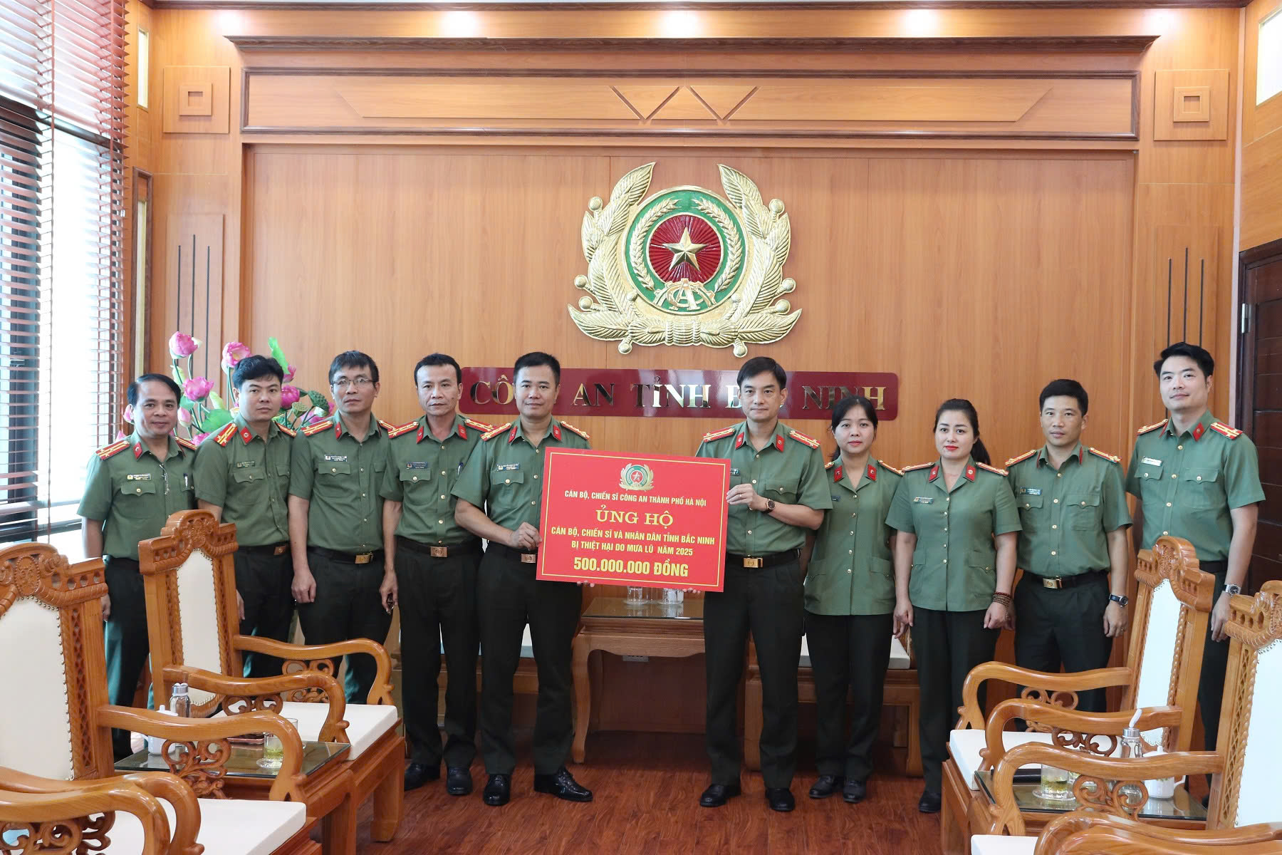 Nghĩa tình Công an Thủ đô hướng về đồng bào vùng lũ - ảnh 4