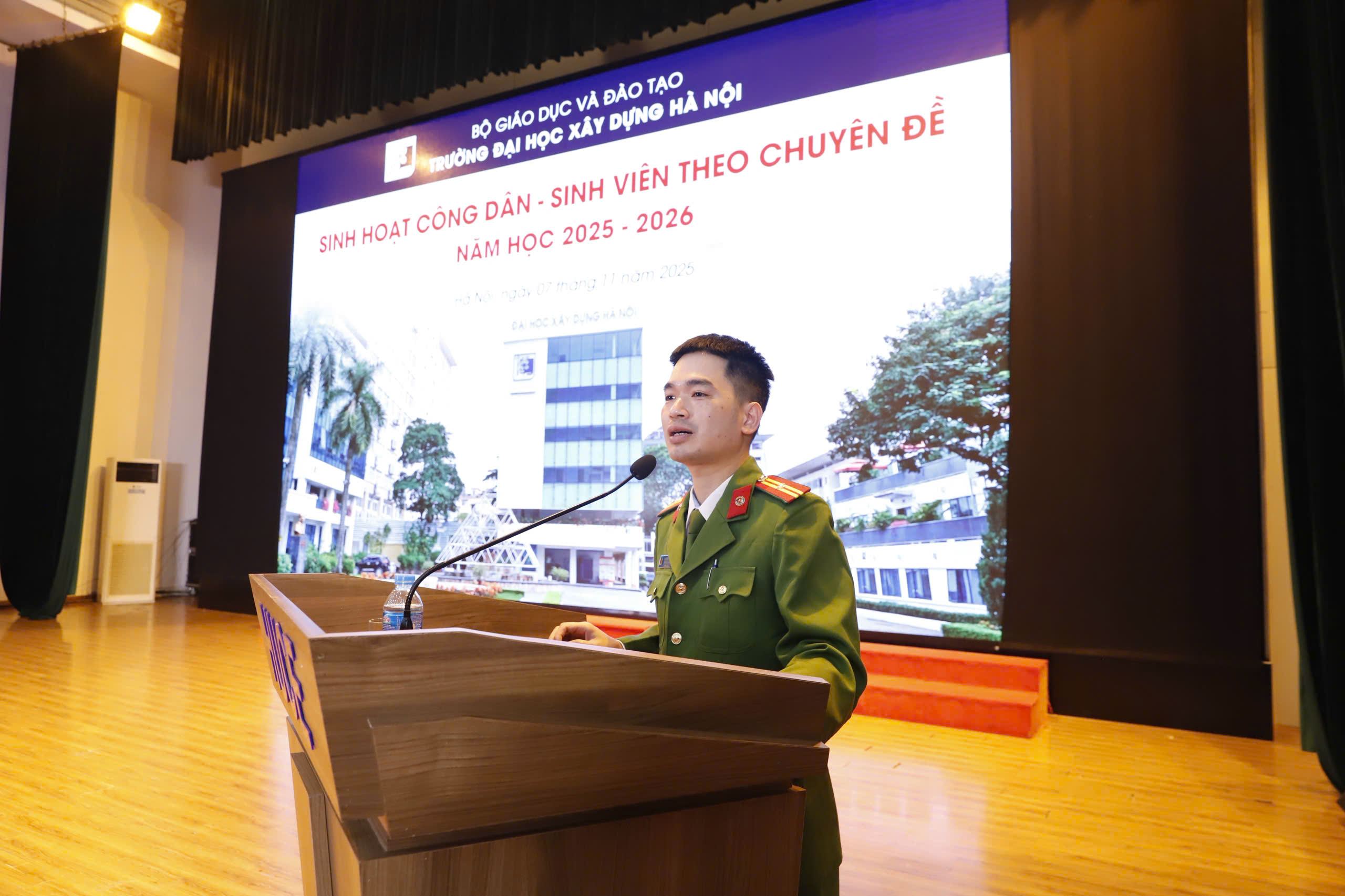 Hơn 1.000 sinh viên được tuyên truyền An toàn giao thông, phòng chống tội phạm an ninh mạng và phòng cháy chữa cháy - ảnh 4