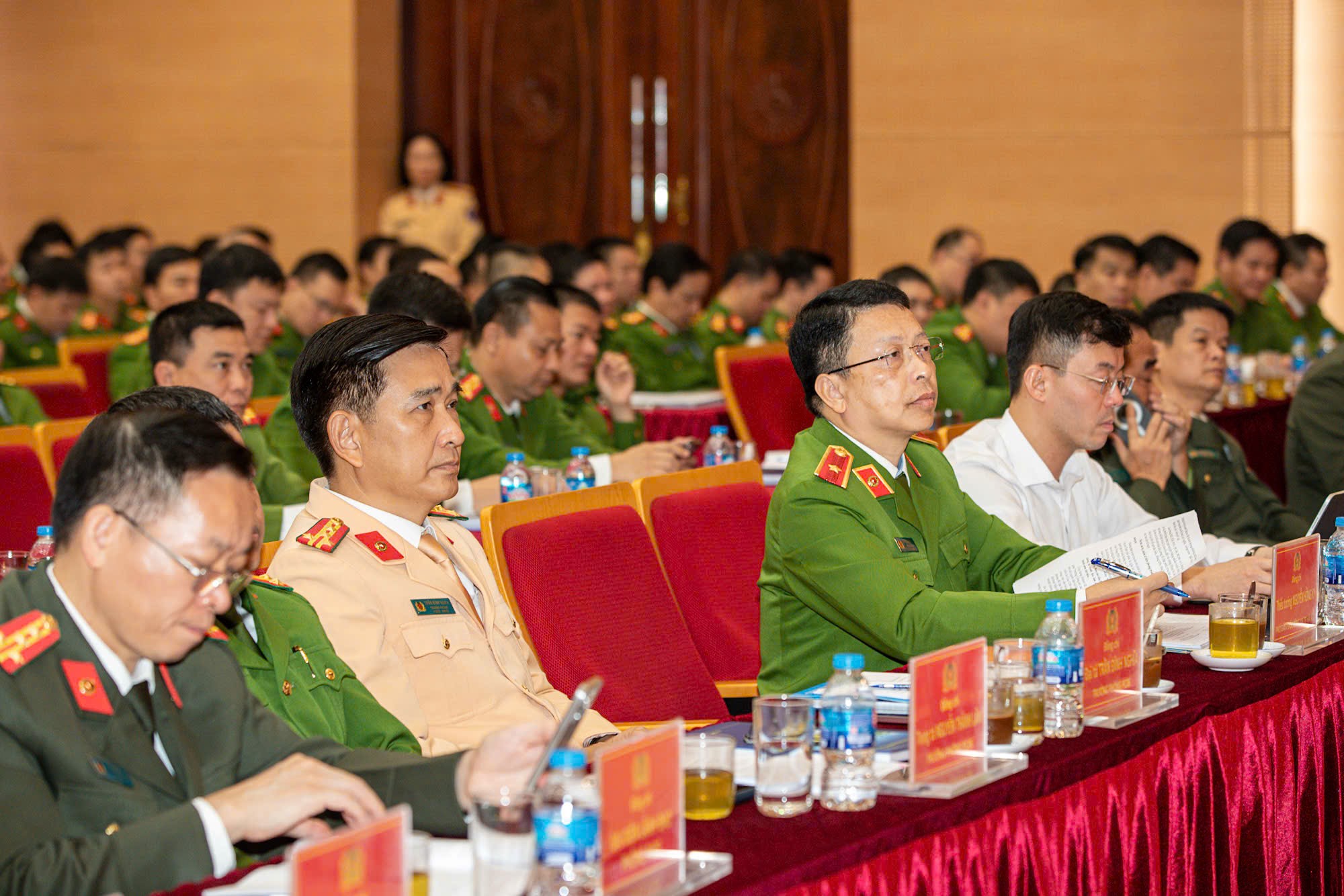 Hà Nội: Triển khai cao điểm 60 ngày đêm tổng rà soát, làm sạch dữ liệu đăng ký phương tiện, giấy phép lái xe - ảnh 1