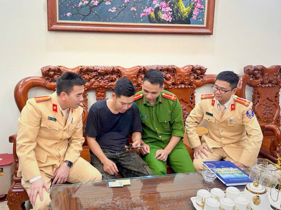 Hà Nội: Thu thập gần 14.000 hồ sơ dữ liệu đăng ký xe, giấy phép lái xe sau hơn một ngày triển khai cao điểm - ảnh 4