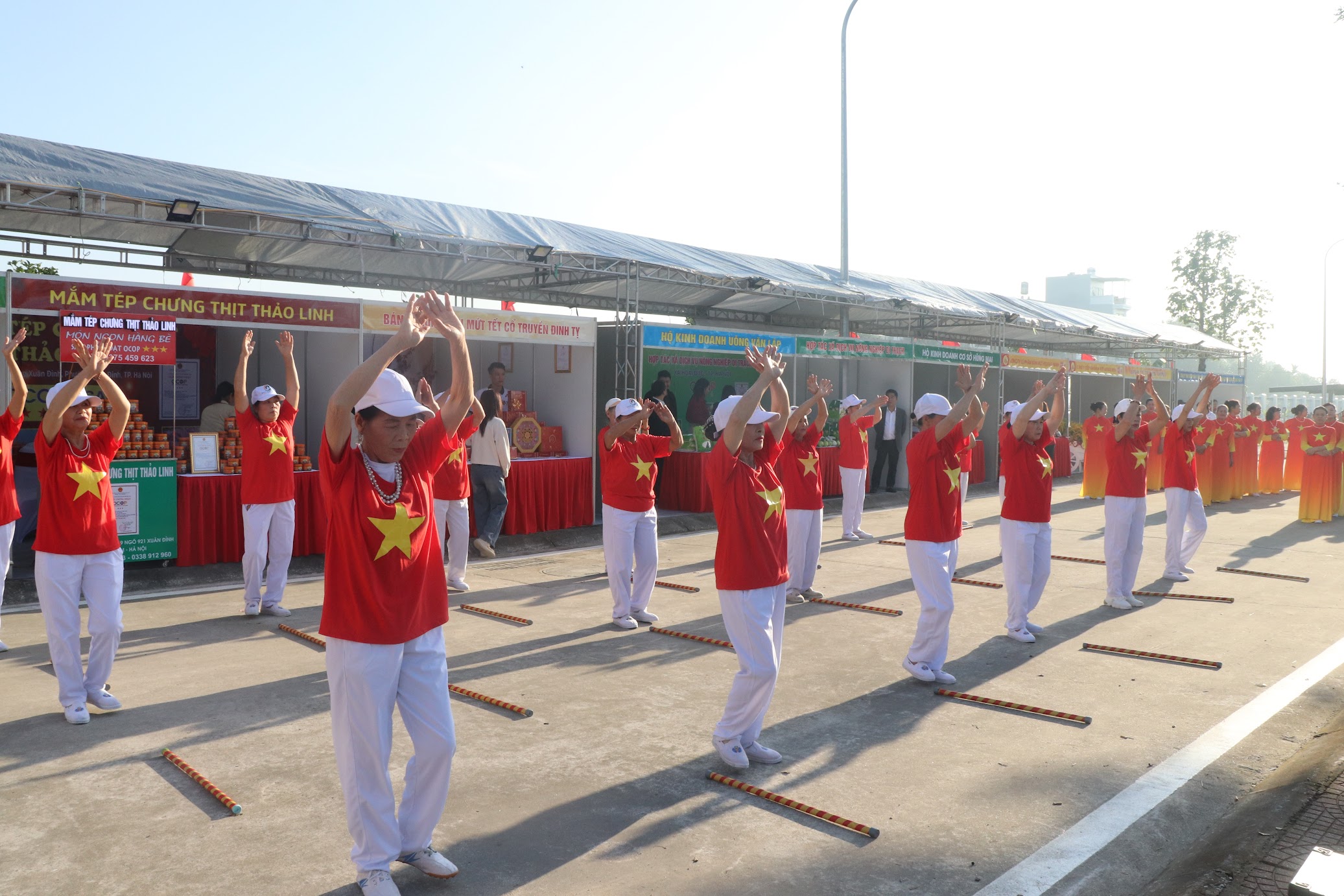 Sôi nổi Ngày hội Đại đoàn kết toàn dân tộc phường Thượng Cát - ảnh 9