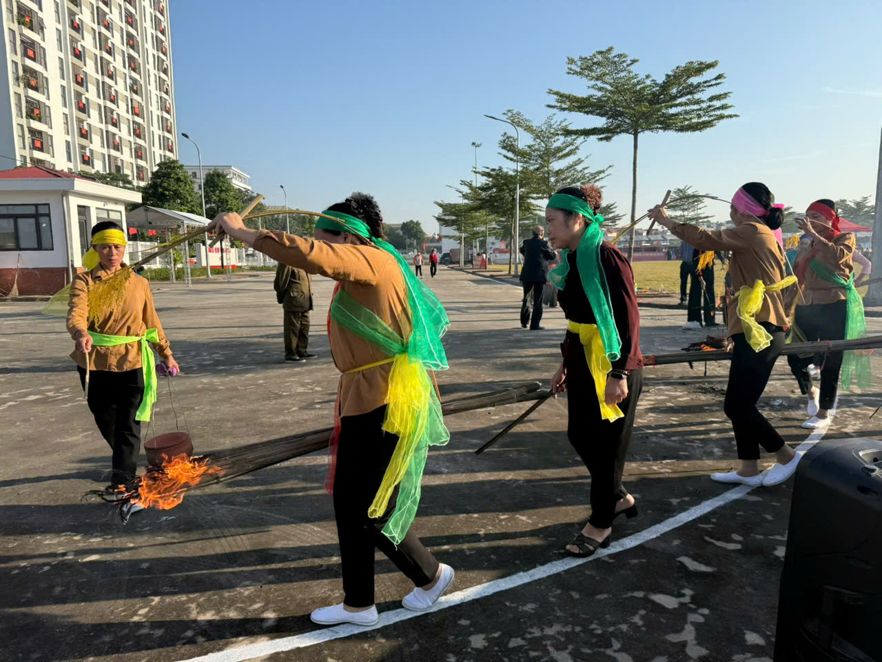 Sôi nổi Ngày hội Đại đoàn kết toàn dân tộc phường Thượng Cát - ảnh 8