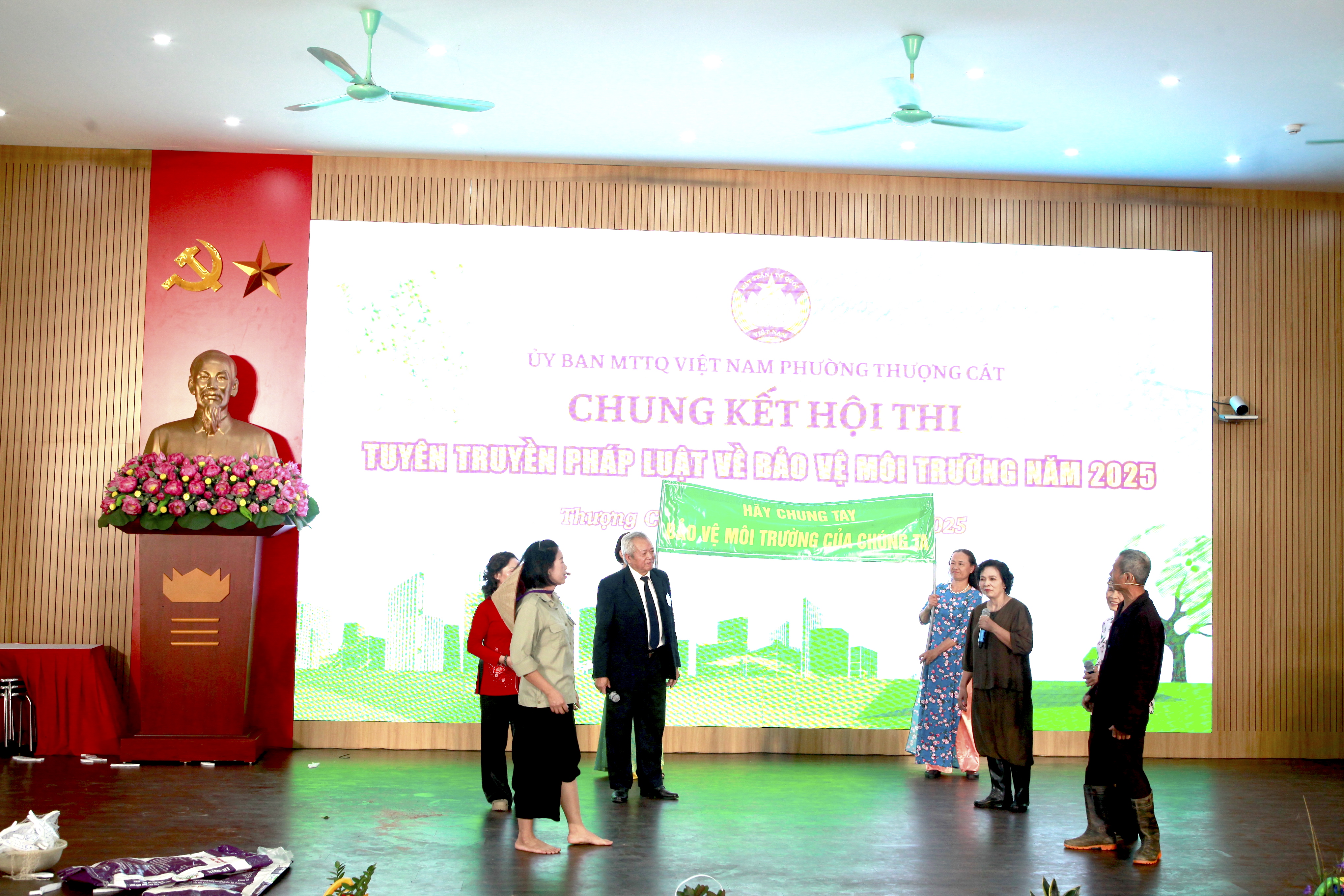 Sôi nổi Ngày hội Đại đoàn kết toàn dân tộc phường Thượng Cát - ảnh 4