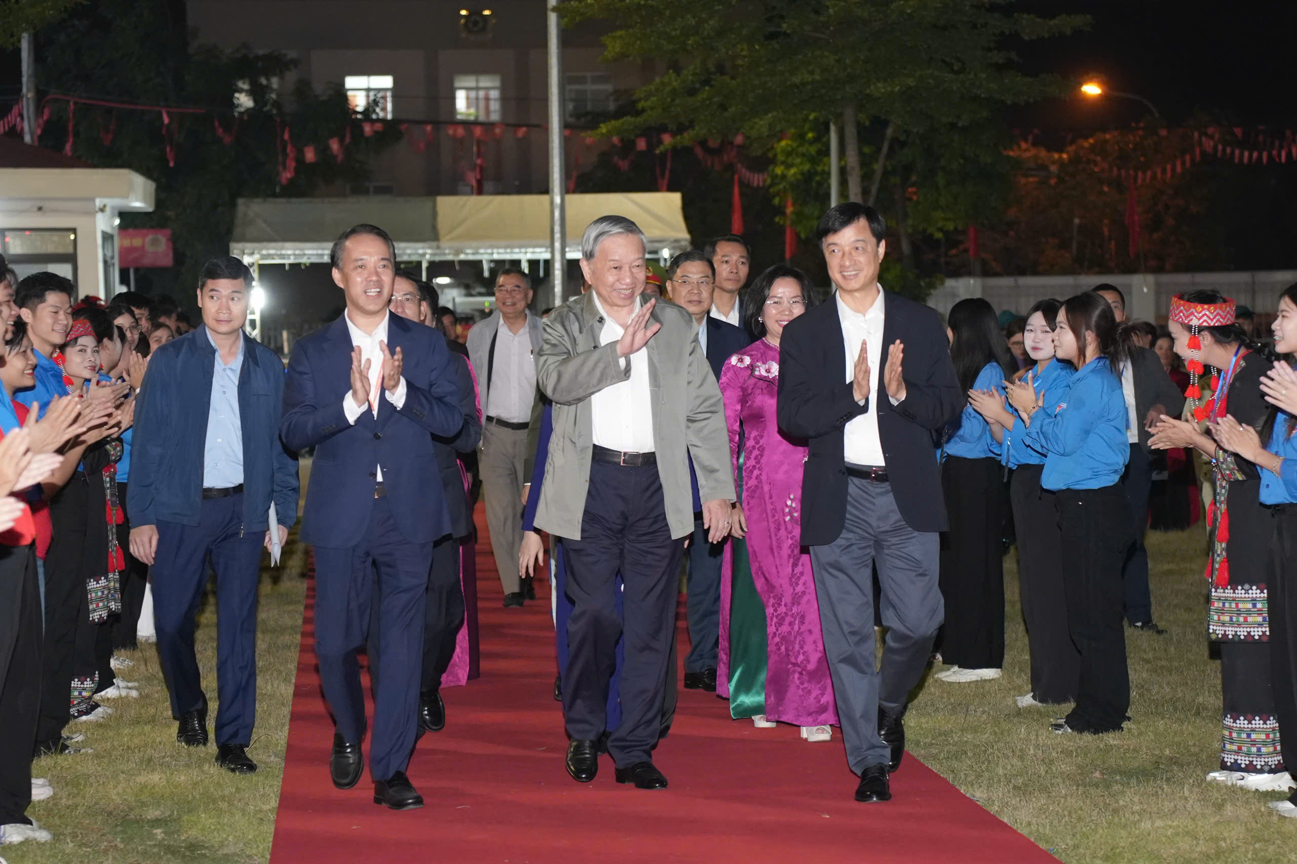 Tổng Bí thư Tô Lâm dự Ngày hội đại đoàn kết dân tộc tại phường Thượng Cát, thành phố Hà Nội - ảnh 1