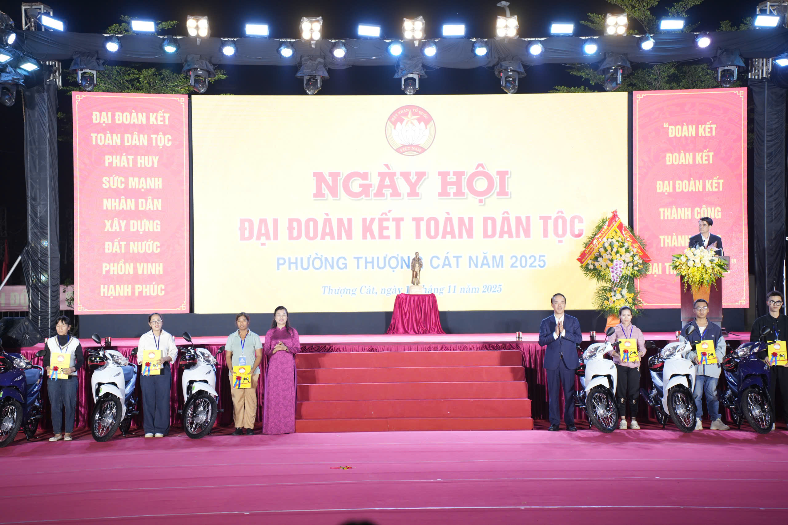 Tổng Bí thư Tô Lâm dự Ngày hội đại đoàn kết dân tộc tại phường Thượng Cát, thành phố Hà Nội - ảnh 7