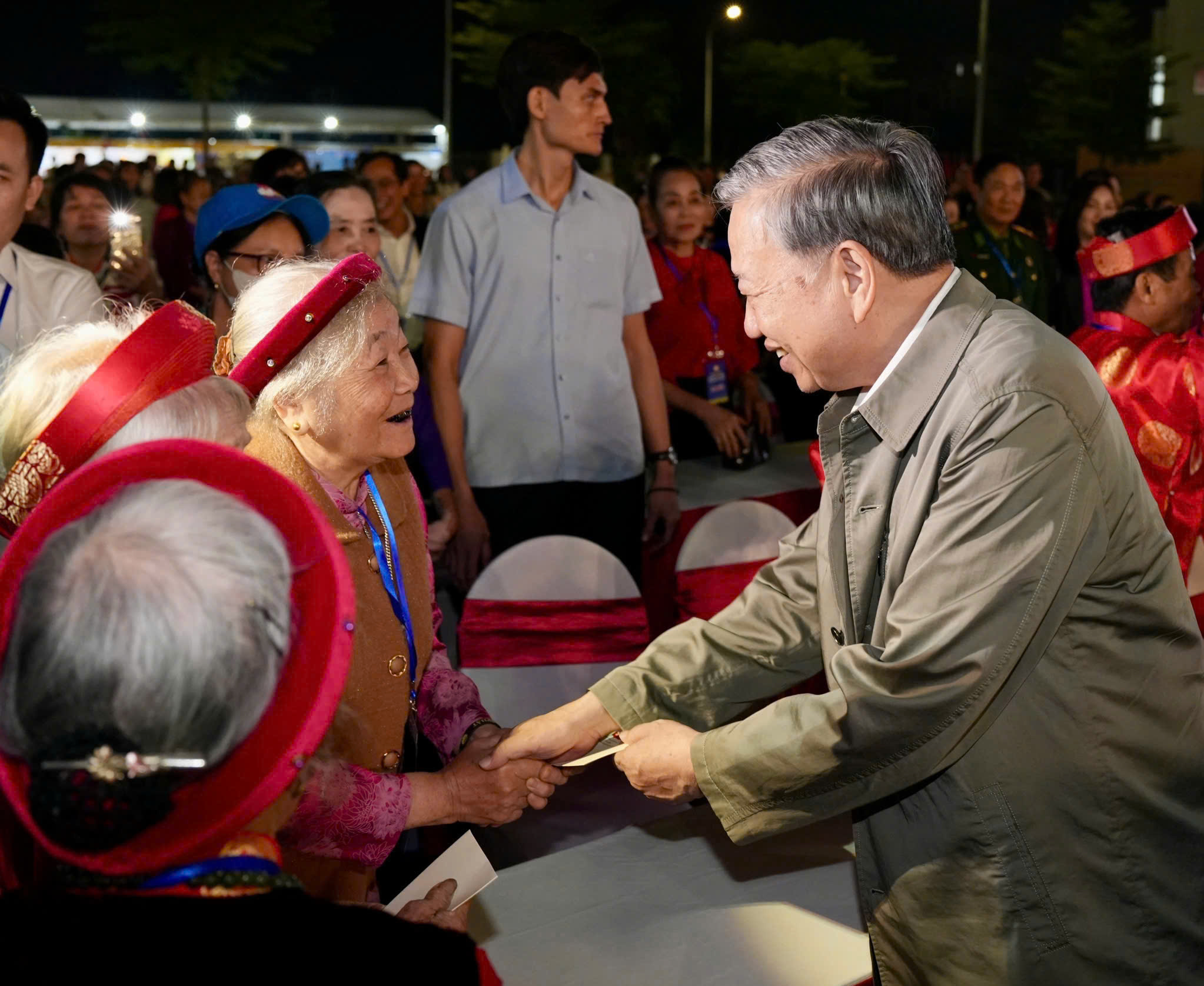 Tổng Bí thư Tô Lâm dự Ngày hội đại đoàn kết dân tộc tại phường Thượng Cát, thành phố Hà Nội - ảnh 2