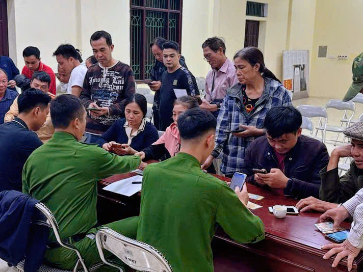 Công an Hà Nội ngày đêm, đẩy nhanh tiến độ làm sạch dữ liệu phương tiện, giấy phép lái xe - ảnh 3