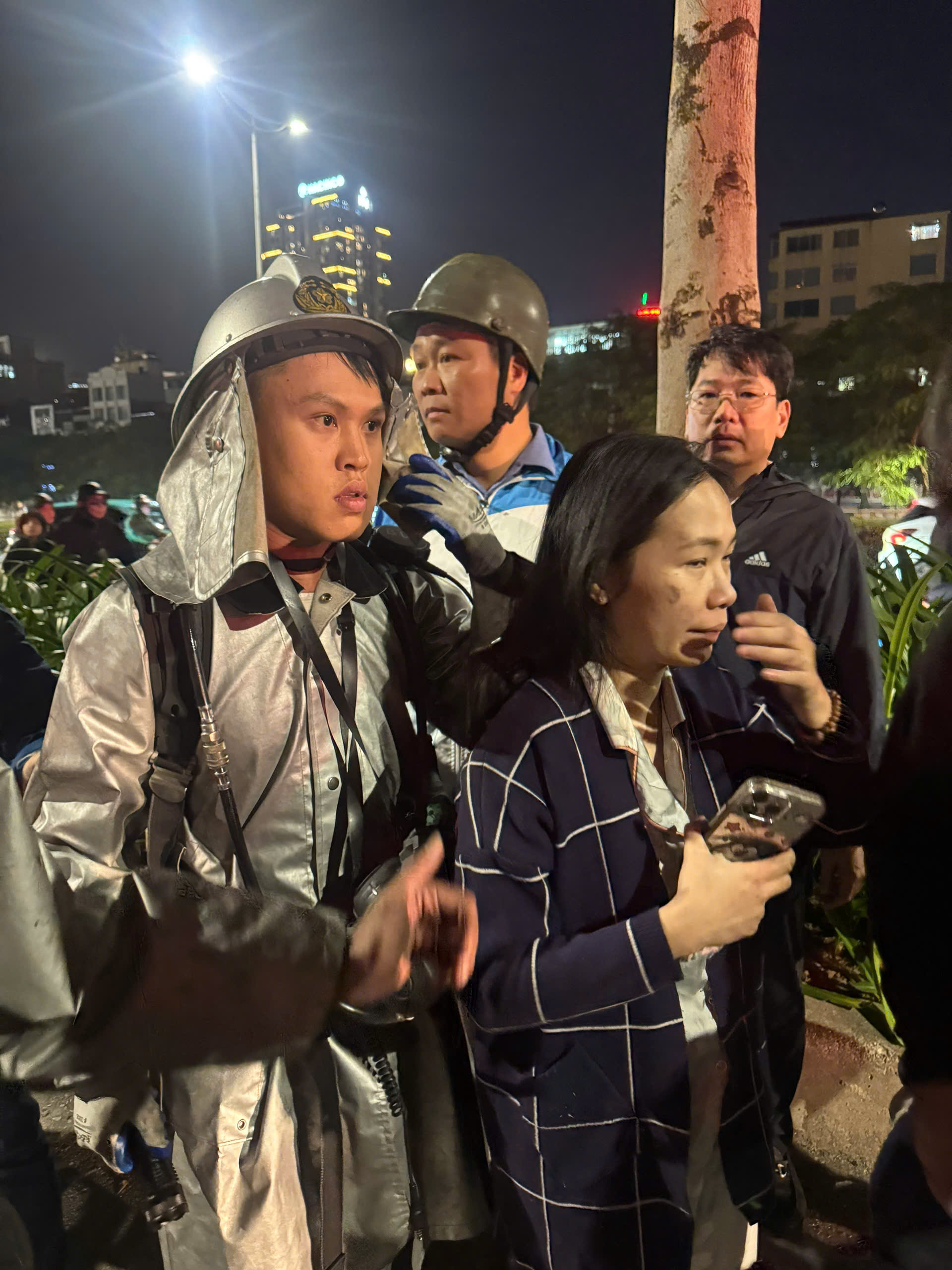 Công an Thủ đô cứu nạn nhiều người trong 2 vụ cháy - ảnh 3