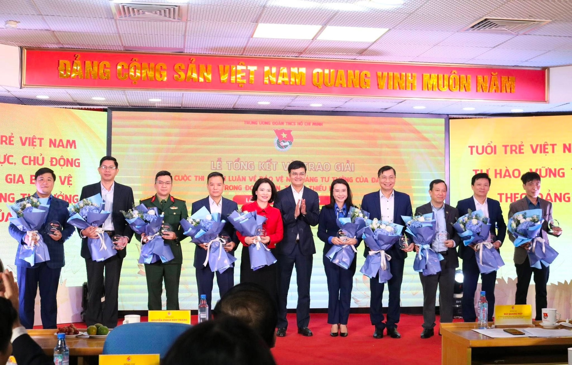 Trao giải Cuộc thi bảo vệ nền tảng tư tưởng của Đảng đầu tiên trong thanh thiếu niên - ảnh 1