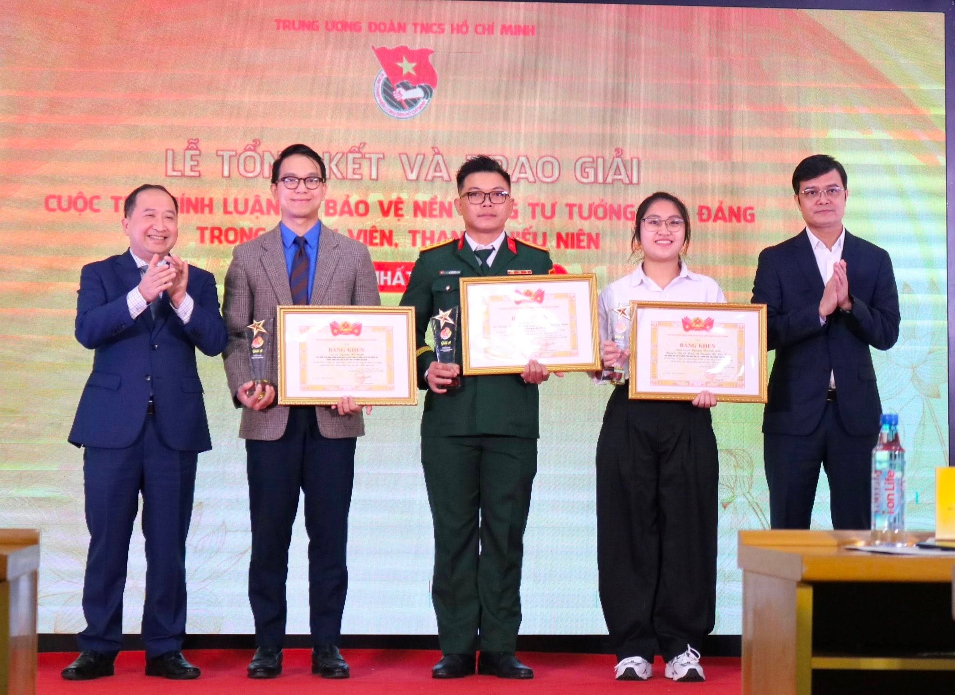 Trao giải Cuộc thi bảo vệ nền tảng tư tưởng của Đảng đầu tiên trong thanh thiếu niên - ảnh 2