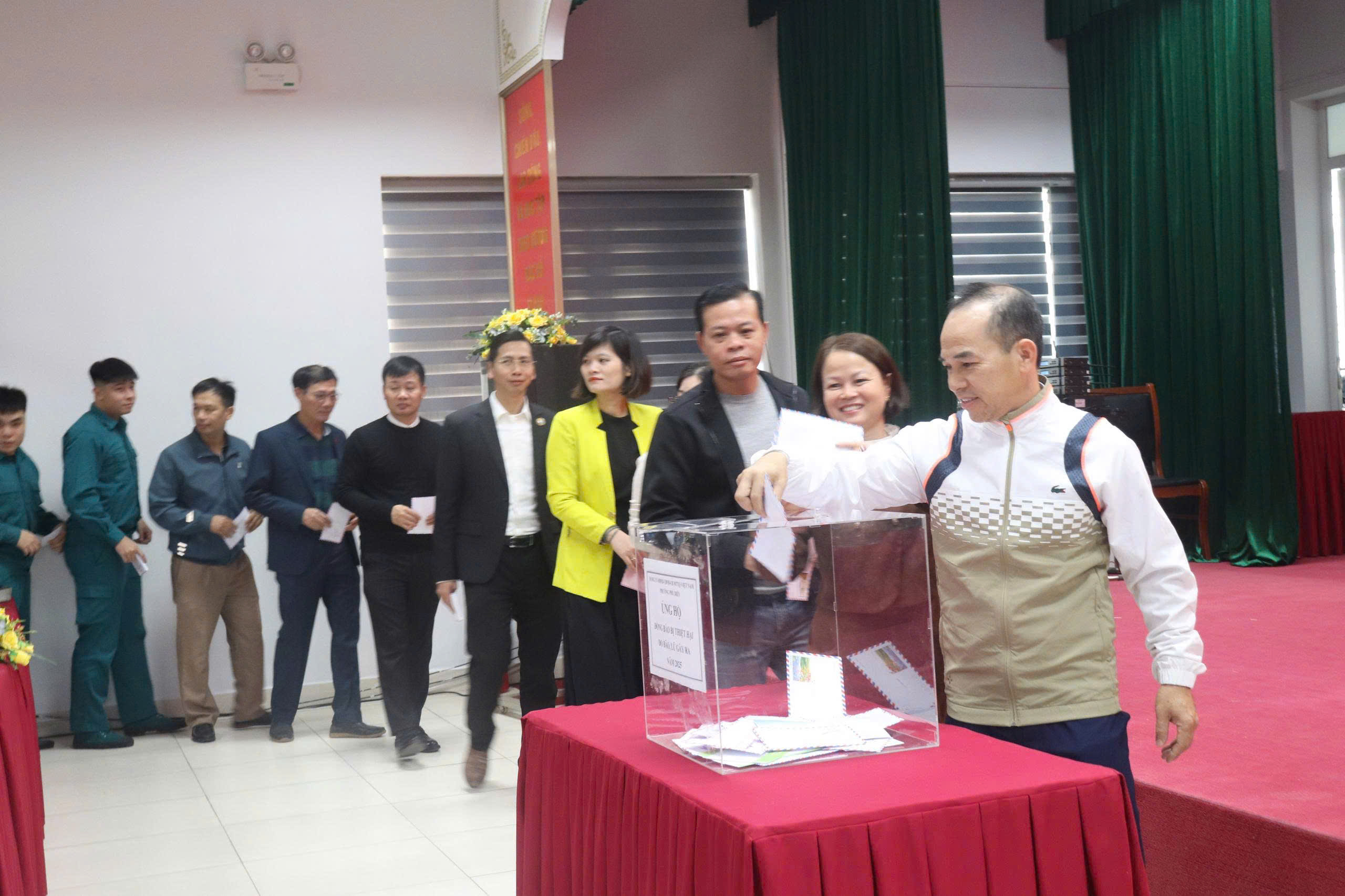 Phường Phú Diễn phát động ủng hộ đồng bào bị thiệt hại do bão, lũ đợt 2 - ảnh 4