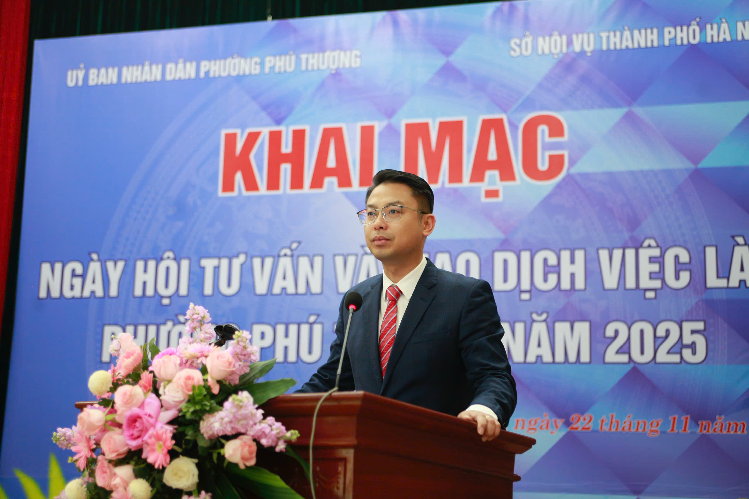 1.749 chỉ tiêu tuyển dụng tại phiên giao dịch việc làm phường Phú Thượng - ảnh 2