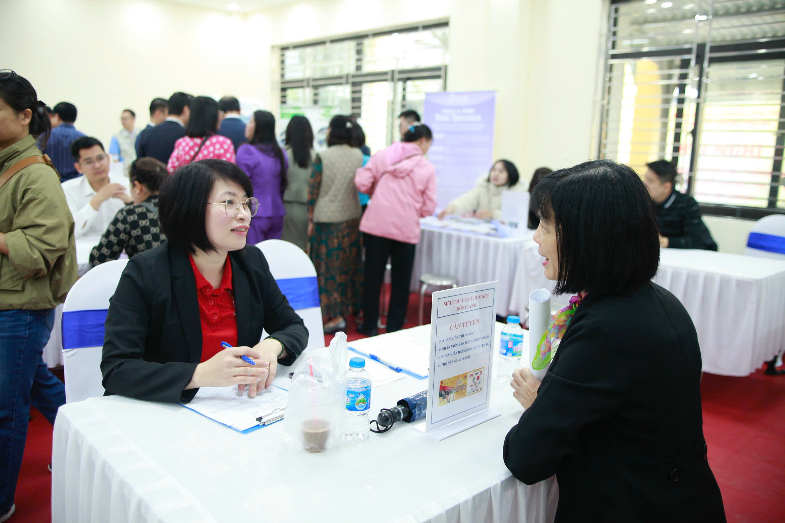 1.749 chỉ tiêu tuyển dụng tại phiên giao dịch việc làm phường Phú Thượng - ảnh 7