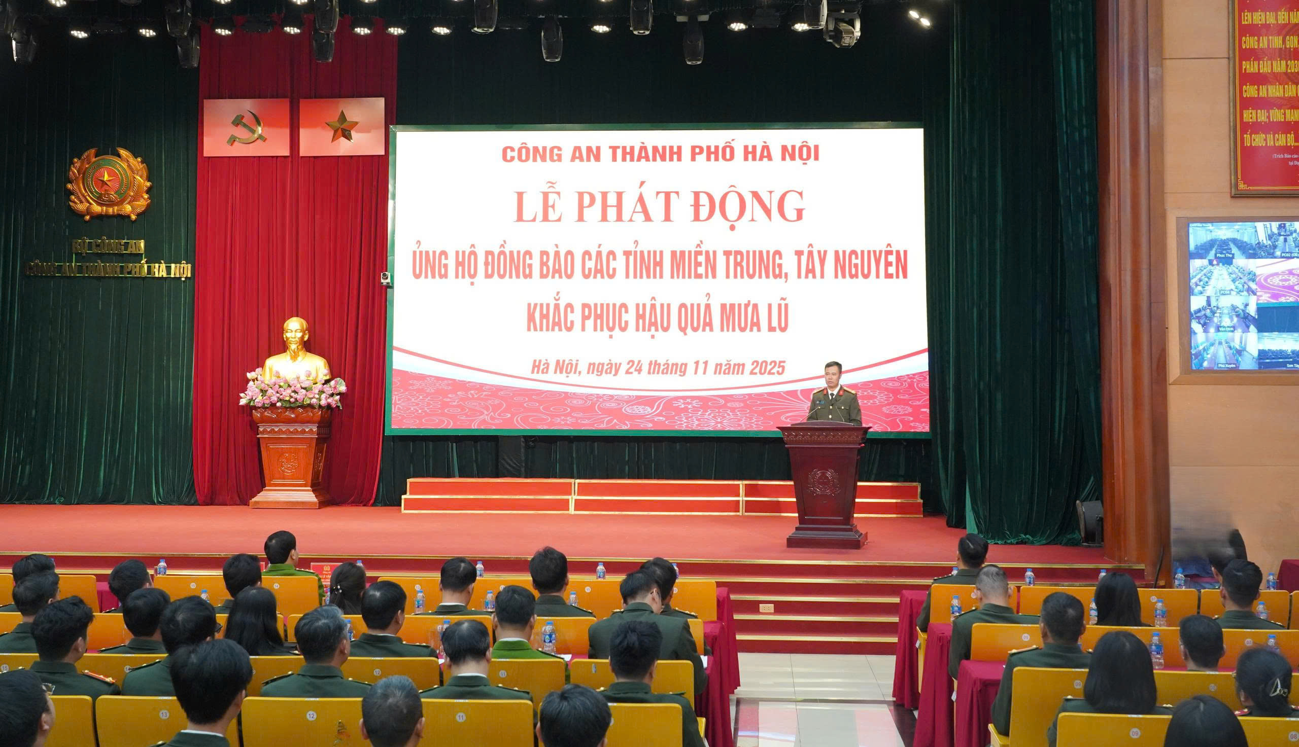 Công an Hà Nội phát động ủng hộ đồng bào miền Trung và Tây Nguyên bị thiệt hại do mưa lũ - ảnh 1