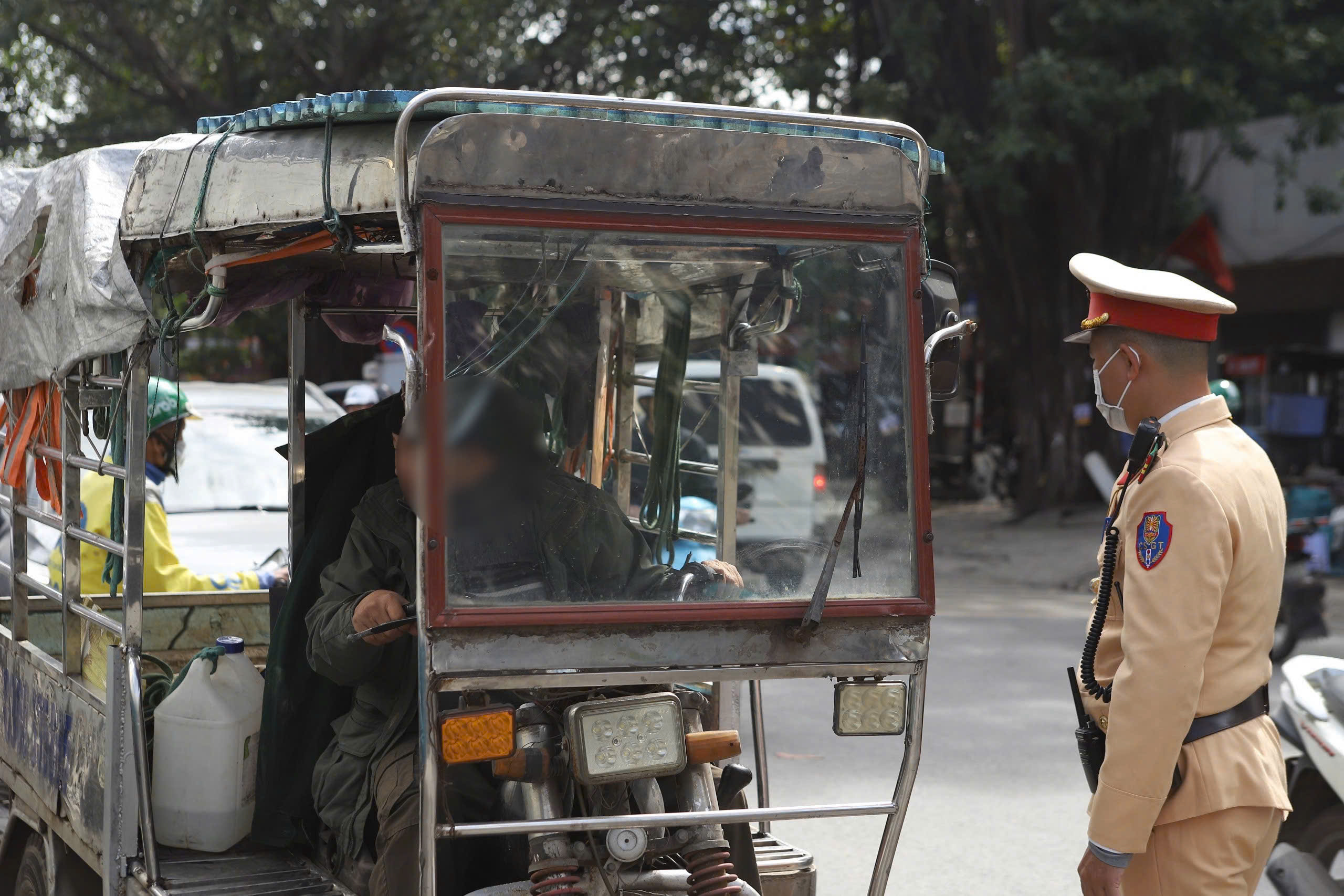 Hà Nội: Siết chặt xử lý xe ba bánh tự chế ngay từ các cửa ngõ Thủ đô - ảnh 1