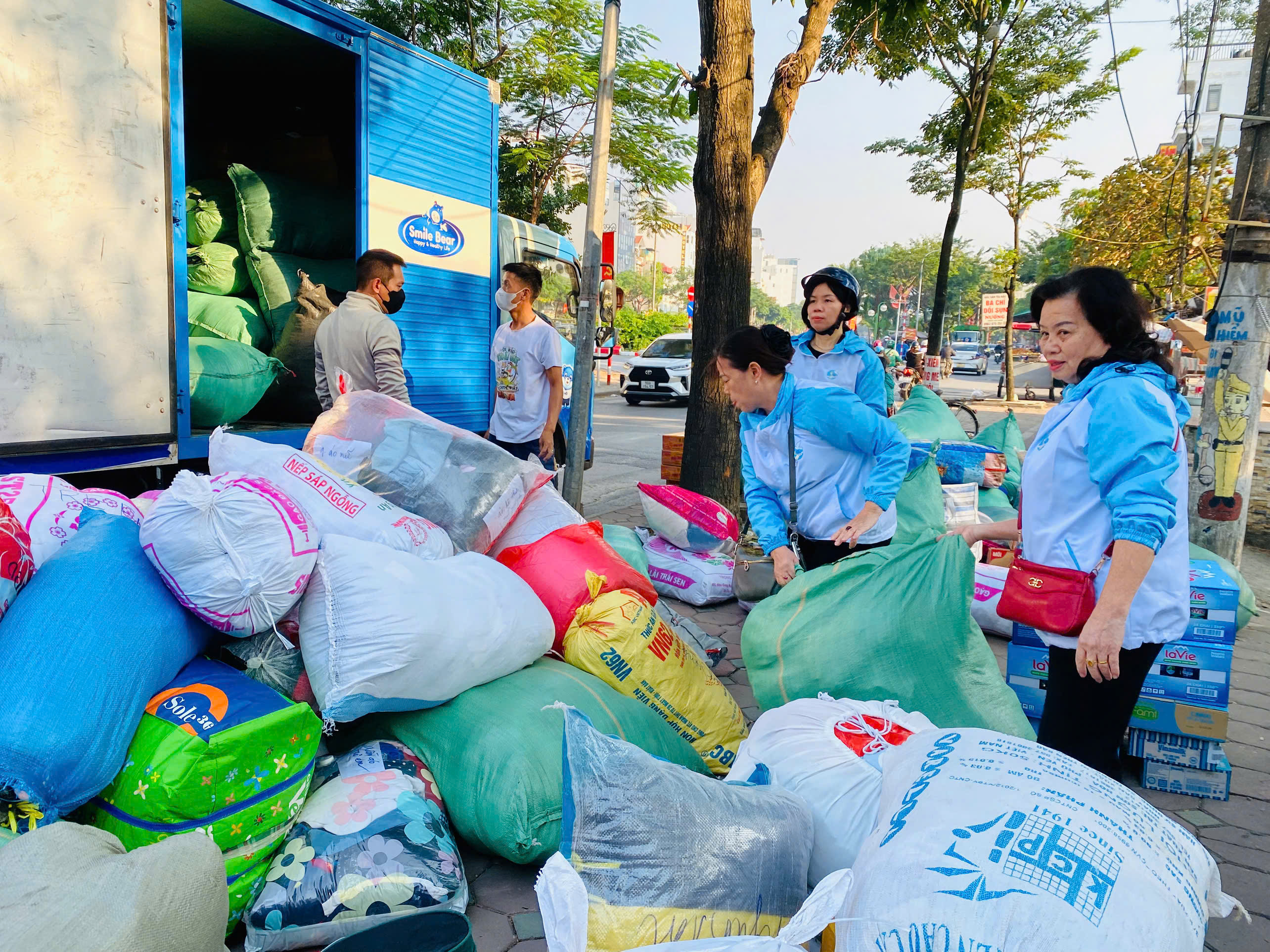 Phụ nữ Khương Đình chung tay hỗ trợ đồng bào vùng lũ Phú Yên - ảnh 1