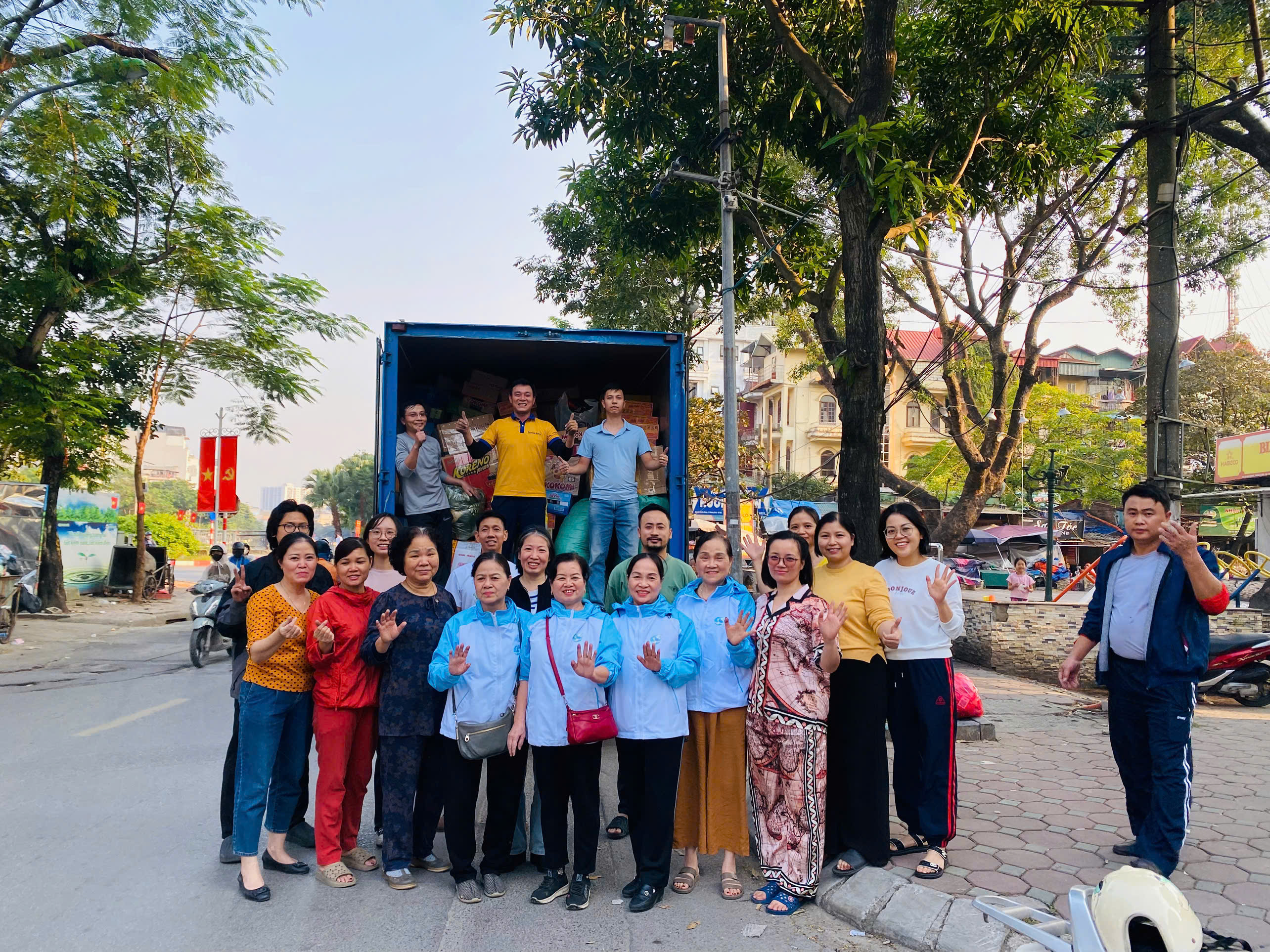 Phụ nữ Khương Đình chung tay hỗ trợ đồng bào vùng lũ Phú Yên - ảnh 4