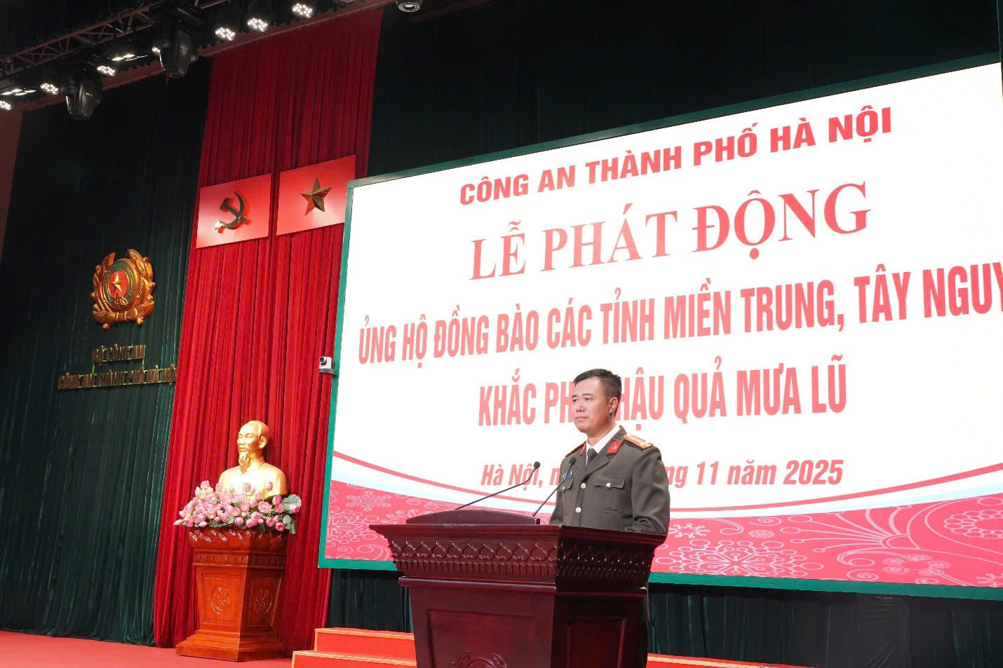 Công an Hà Nội phát động ủng hộ đồng bào miền Trung và Tây Nguyên bị thiệt hại do mưa lũ - ảnh 2