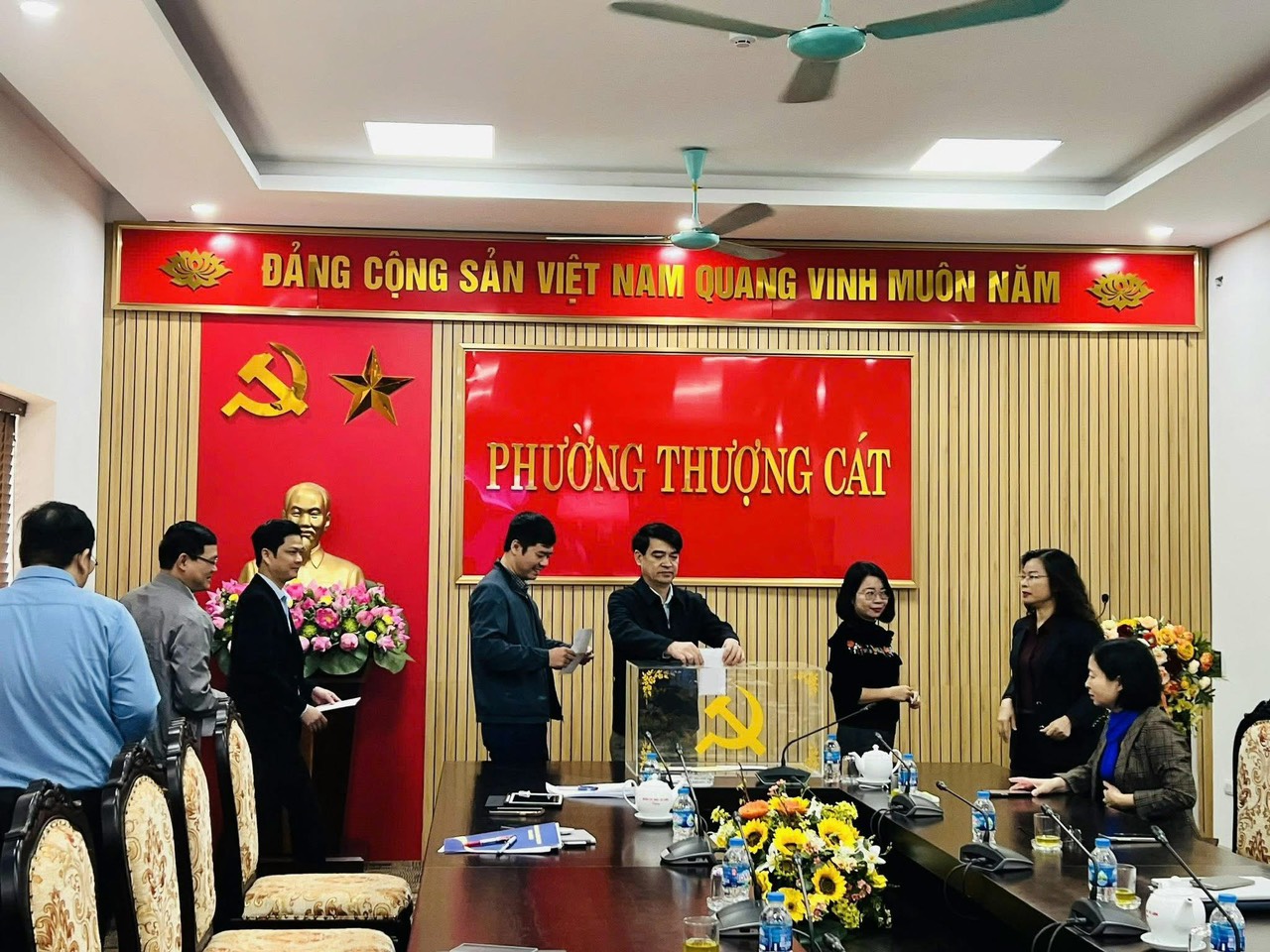 Phường Thượng Cát phát động ủng hộ đồng bào bị ảnh hưởng do bão lũ - ảnh 2