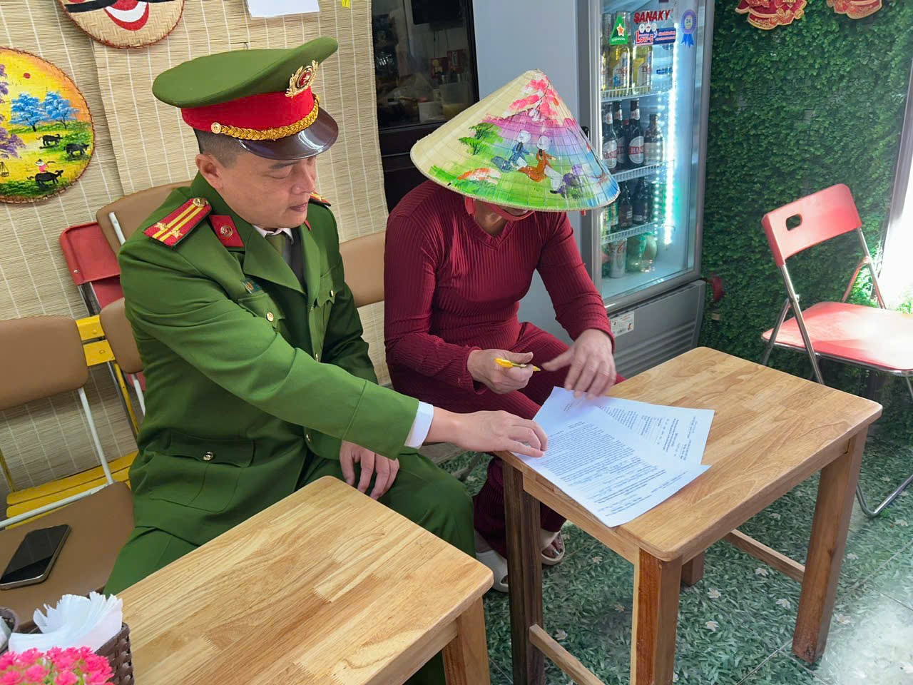 Hà Nội: Quyết liệt xử lý vi phạm lấn chiếm hành lang an toàn đường sắt tại khu vực ngõ đường tàu - ảnh 3