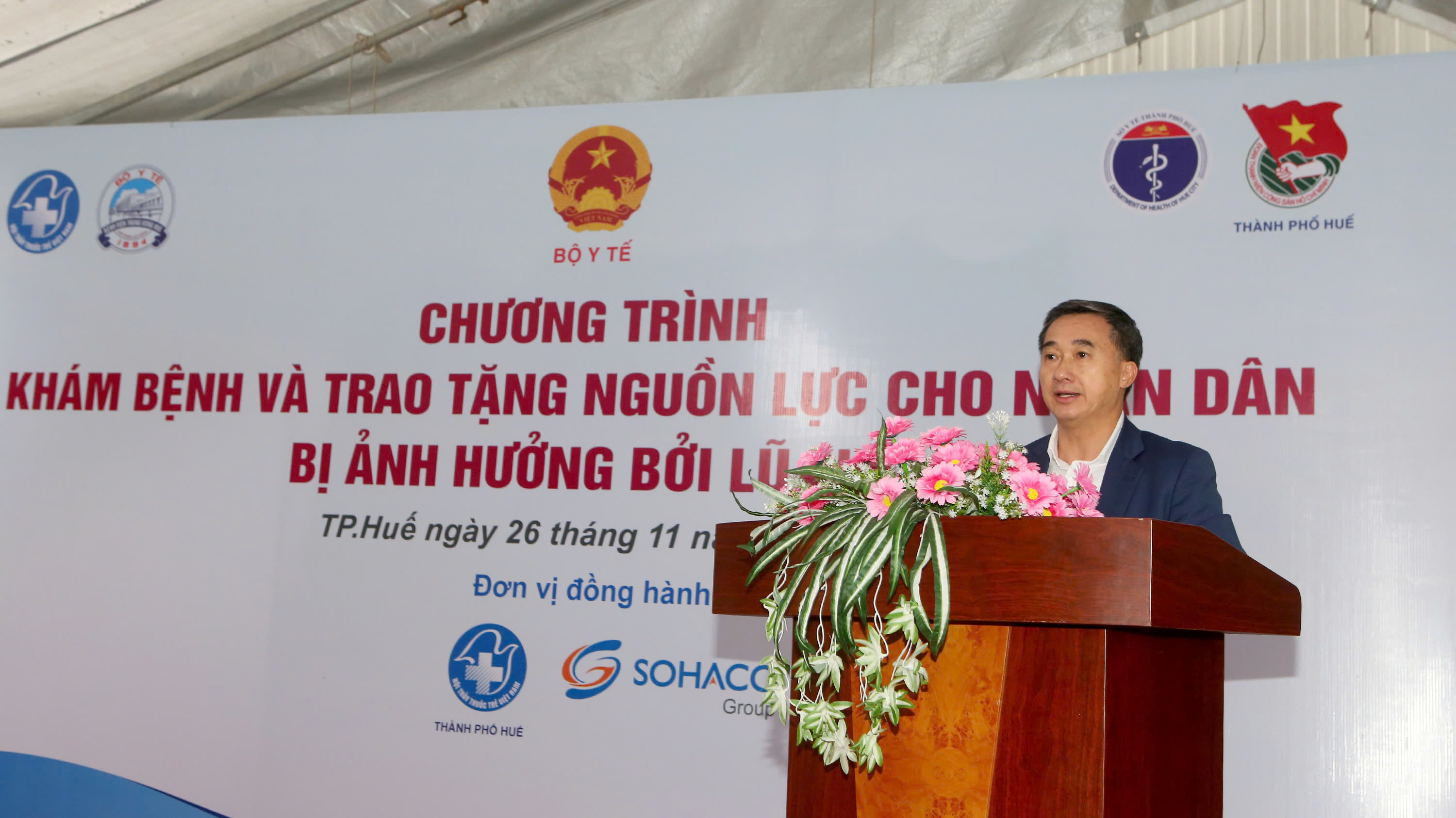 Hội Thầy thuốc trẻ Việt Nam tổ chức khám, tư vấn sức khoẻ cho hơn 1.000 người dân thành phố Huế sau lũ lụt - ảnh 1