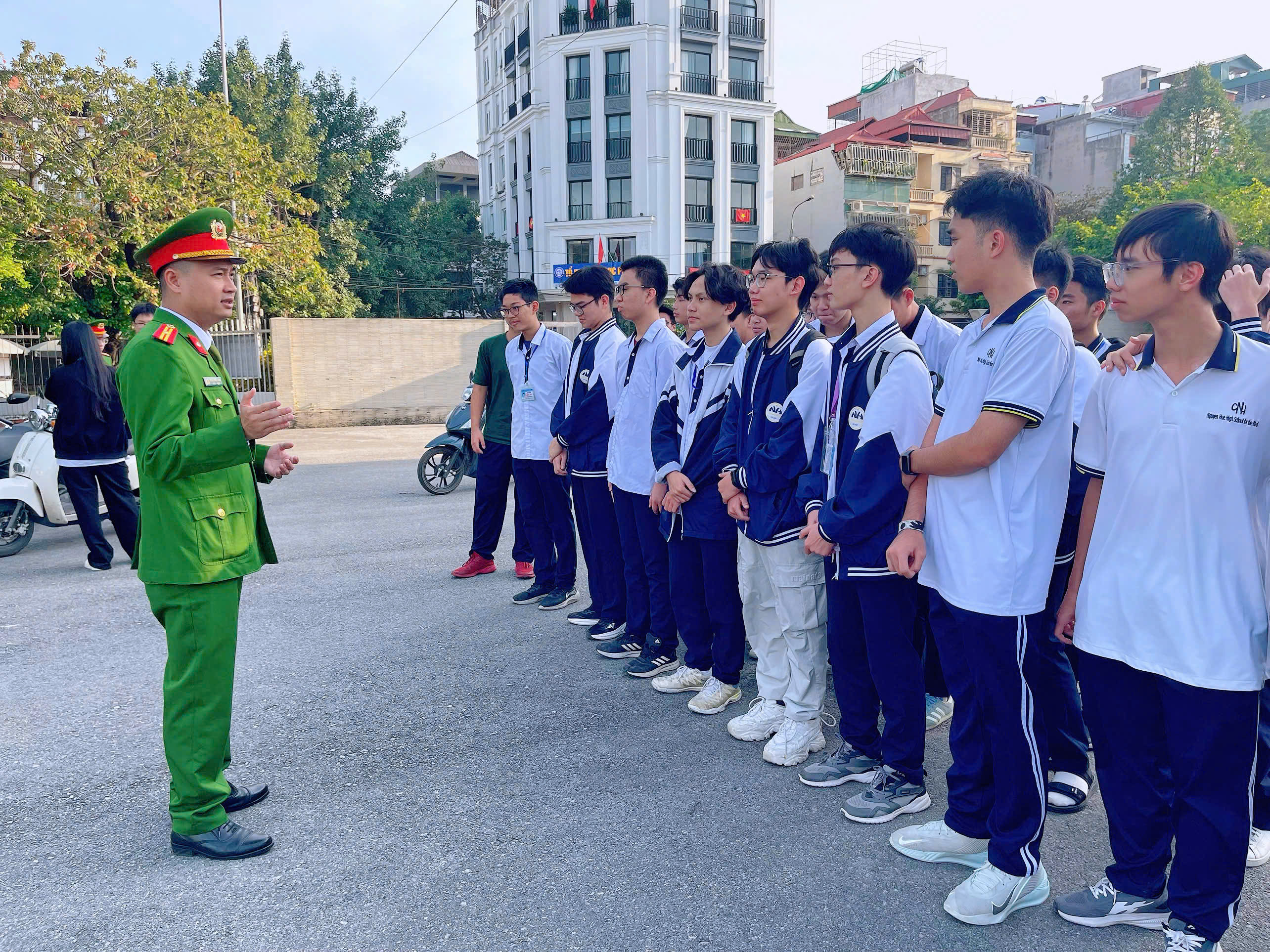 Phường Dương Nội: Bồi dưỡng kiến thức pháp luật và kỹ năng lái xe an toàn cho học sinh - ảnh 3