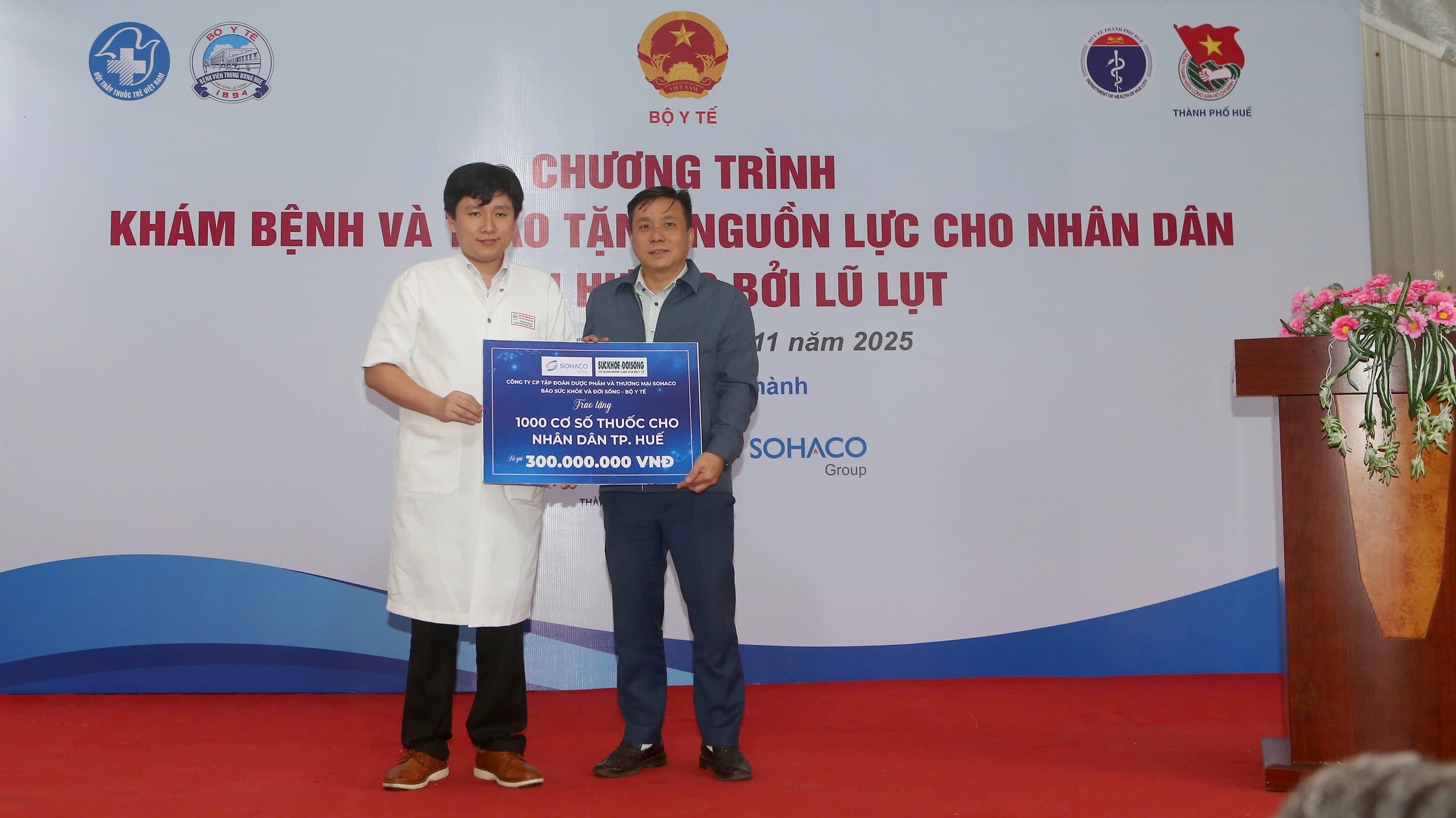 Hội Thầy thuốc trẻ Việt Nam tổ chức khám, tư vấn sức khoẻ cho hơn 1.000 người dân thành phố Huế sau lũ lụt - ảnh 2