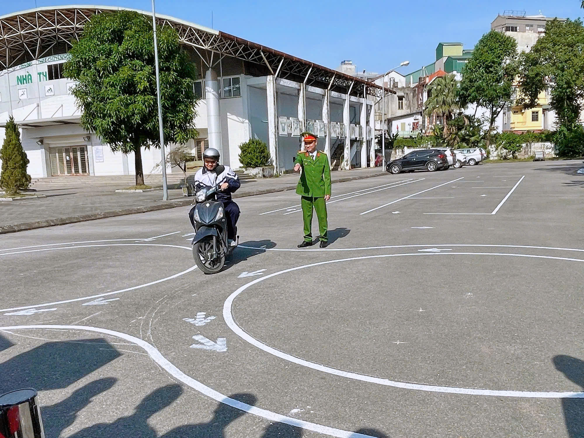 Phường Dương Nội: Bồi dưỡng kiến thức pháp luật và kỹ năng lái xe an toàn cho học sinh - ảnh 4