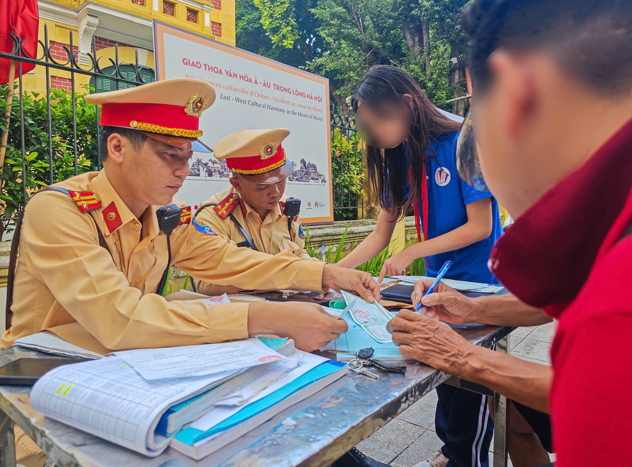Hà Nội: Hơn 3.000 học sinh vi phạm an toàn giao thông được lập danh sách gửi đến Sở Giáo dục và Đào tạo - ảnh 2