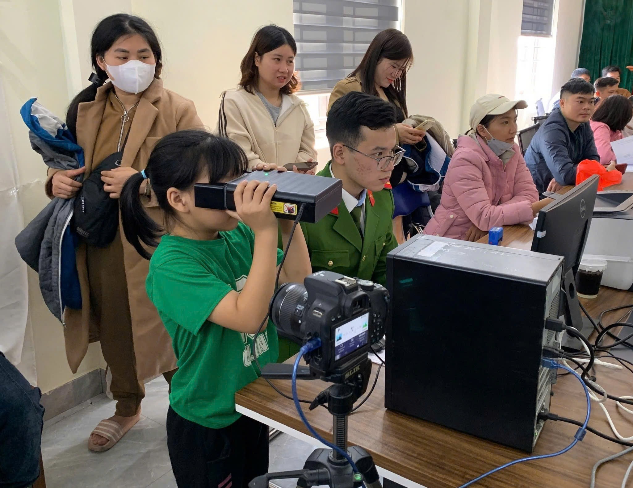 Xã Hoài Đức cấp căn cước lưu động cho gần 600 học sinh - ảnh 2