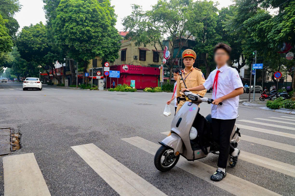 Hà Nội: Hơn 3.000 học sinh vi phạm an toàn giao thông được lập danh sách gửi đến Sở Giáo dục và Đào tạo - ảnh 1