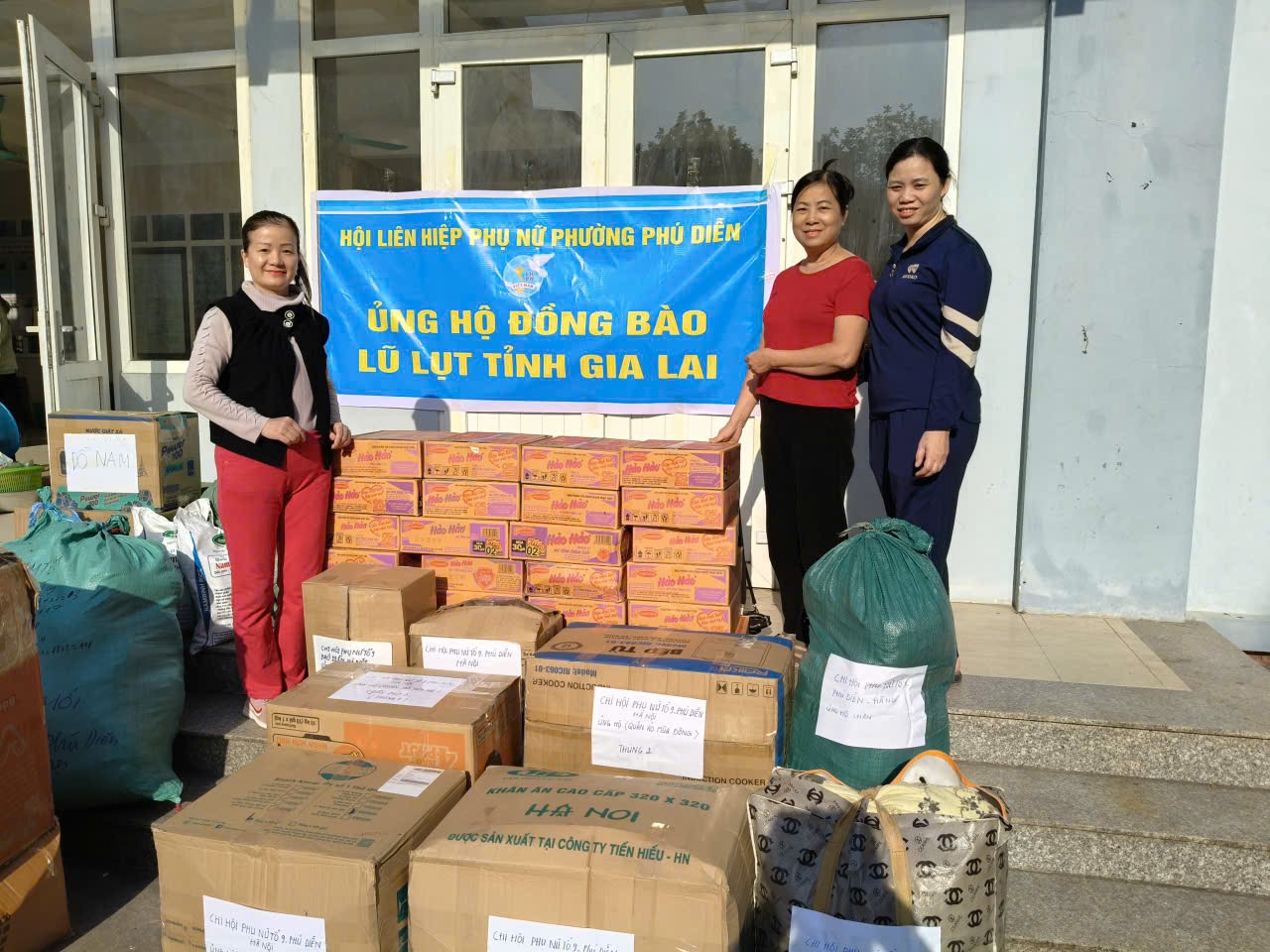Phụ nữ phường Phú Diễn quyên góp gần 600 triệu đồng hỗ trợ đồng bào Gia Lai - ảnh 4