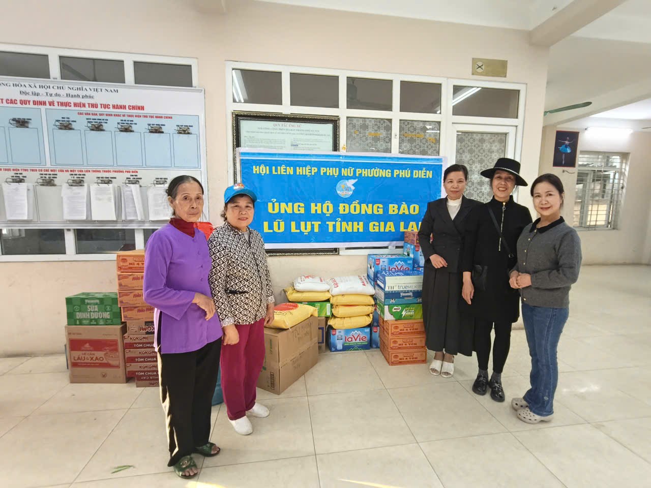 Phụ nữ phường Phú Diễn quyên góp gần 600 triệu đồng hỗ trợ đồng bào Gia Lai - ảnh 2