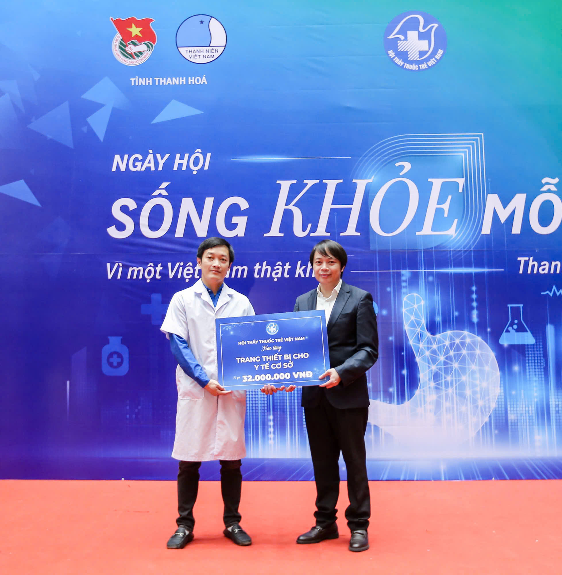 Khám, tư vấn cho người dân trong chương trình khắc phục hậu quả bão lũ - ảnh 2