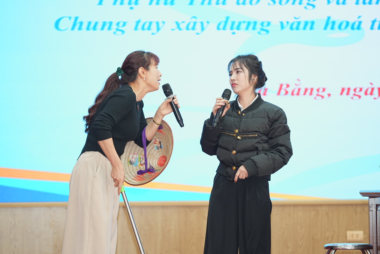 Hội LHPN Hà Nội truyền thông hưởng ứng Ngày Pháp luật Việt Nam - ảnh 8