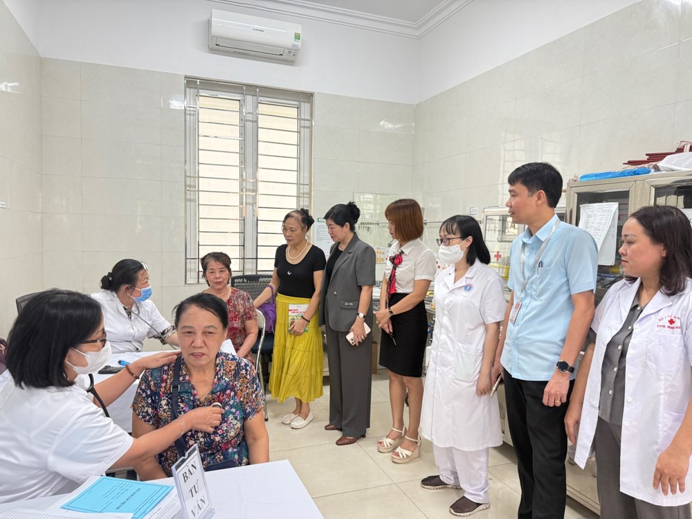 Hà Nội quan tâm chăm sóc sức khỏe cho người cao tuổi, chung tay để tuổi già an vui - ảnh 4