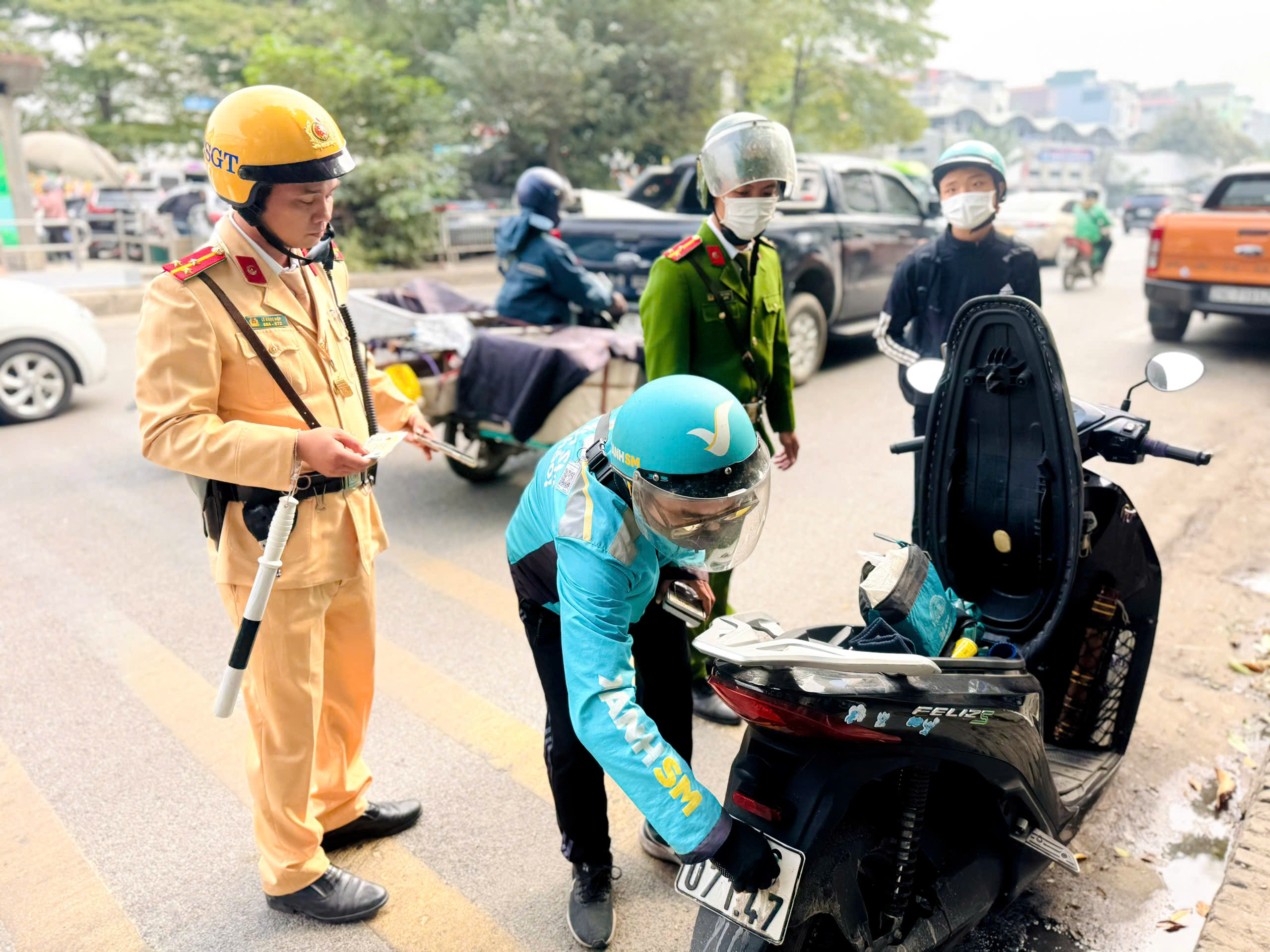 Hà Nội: Xử lý nhiều lái xe dán, che biển số khi tham gia giao thông - ảnh 3